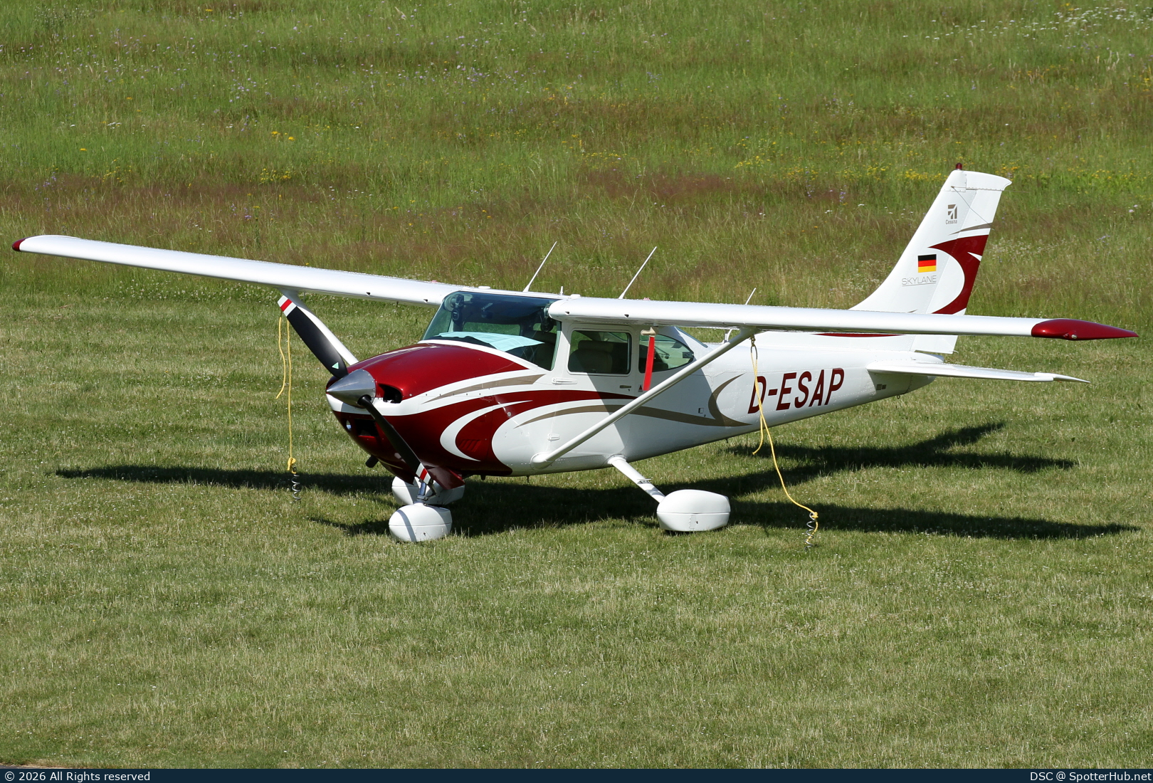 Photo of D-ESAP - Cessna 182Q Skylane operated by Private