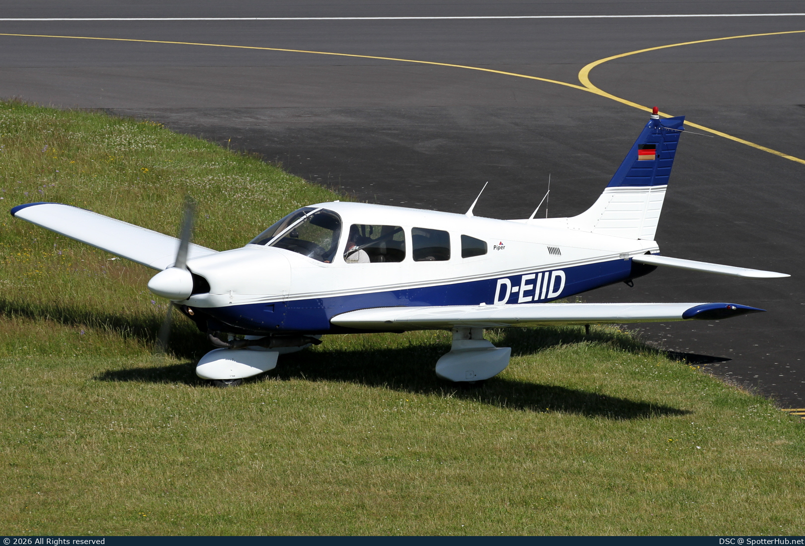 Photo of D-EIID - Piper PA-28-181 Archer II operated by Private