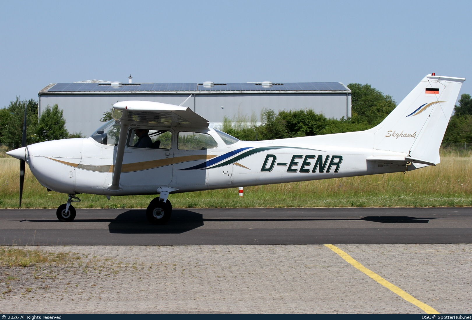Photo of D-EENR - Reims-Cessna F172M Skyhawk operated by FVL Frankfurter Verein für Luftfahrt