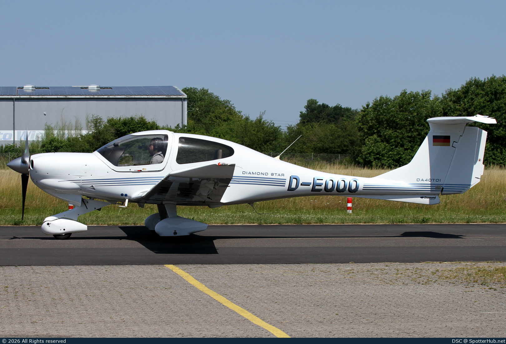 Photo of D-EQQQ - Diamond DA40 Diamond Star TDI operated by Private