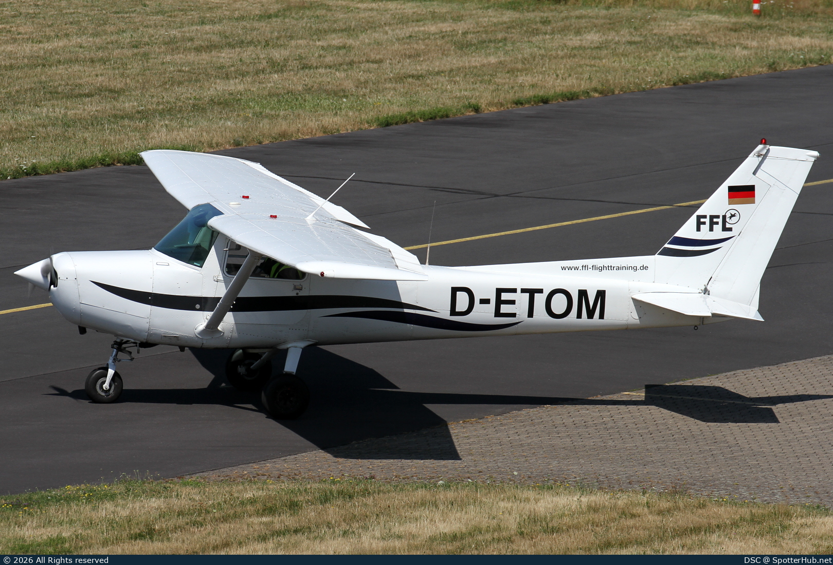 Photo of D-ETOM - Cessna 152 II operated by FFL Flugschule