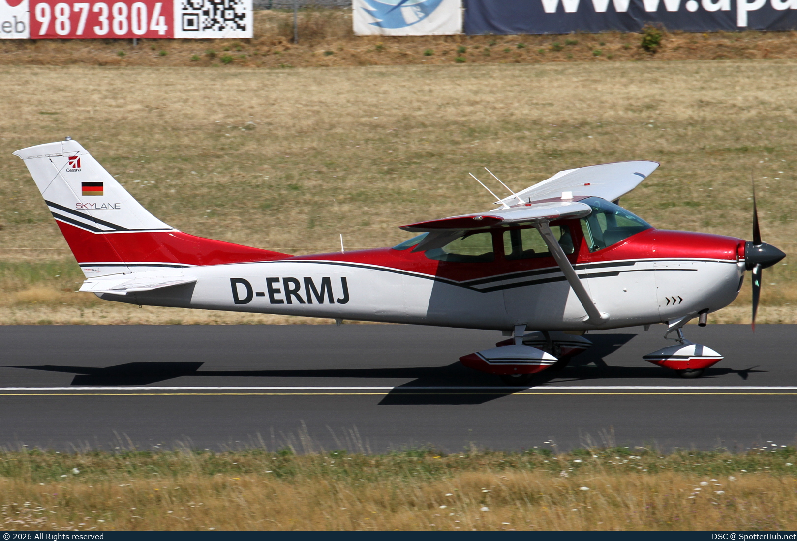 Photo of D-ERMJ - Cessna 182J Skylane operated by Private