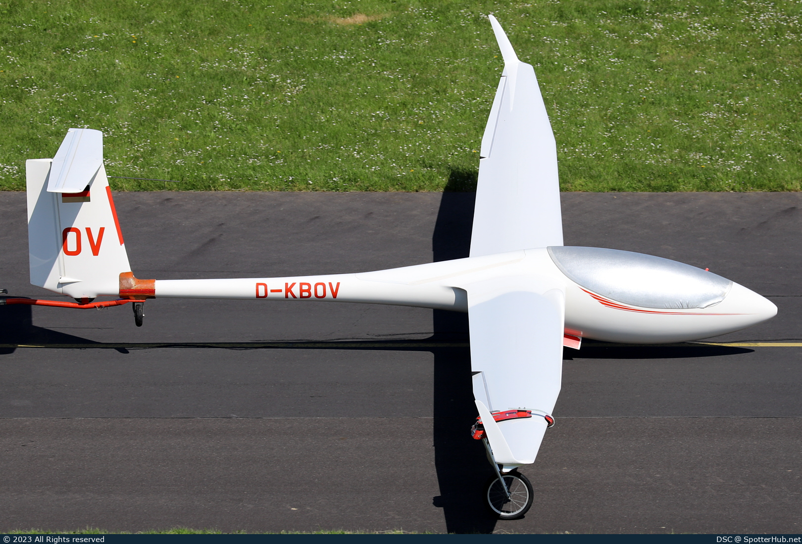 Photo of D-KBOV - Schleicher ASW 24E operated by Private