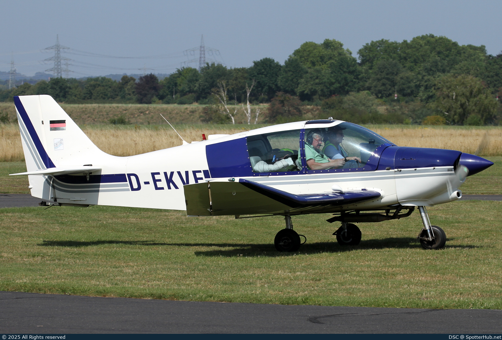Photo of D-EKVF - Robin DR400/180 Régent operated by Luftsportverein Goch