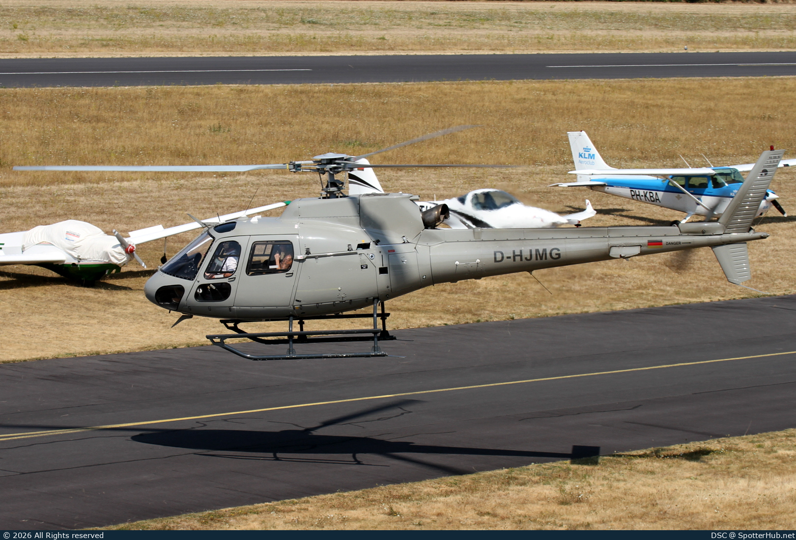 Photo of D-HJMG - Aérospatiale AS350B2 Écureuil operated by Meravo Helicopters