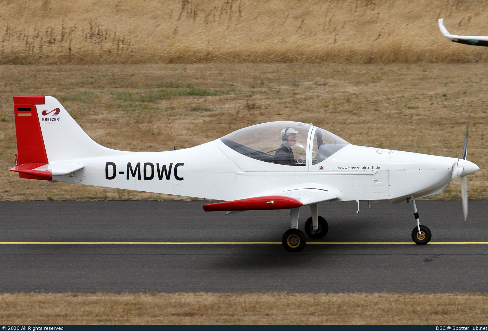 Photo of D-MDWC - Breezer B400 operated by Private