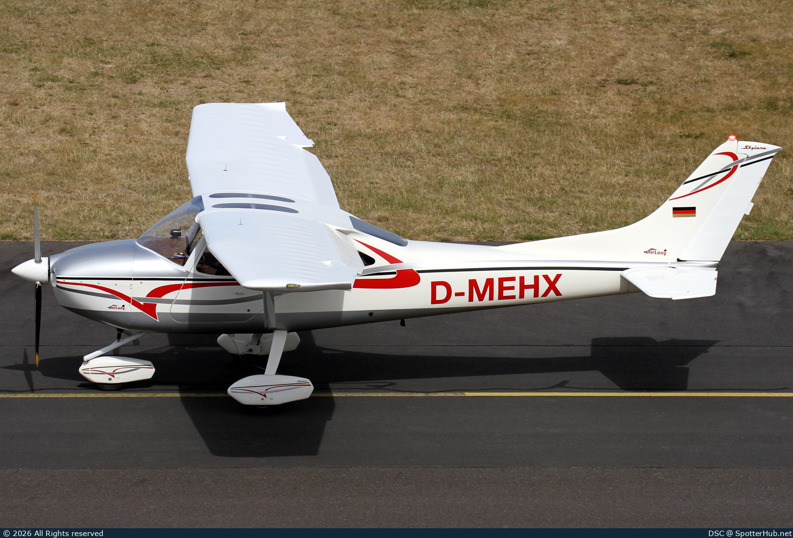 Photo of D-MEHX - AirLony Skylane operated by Private