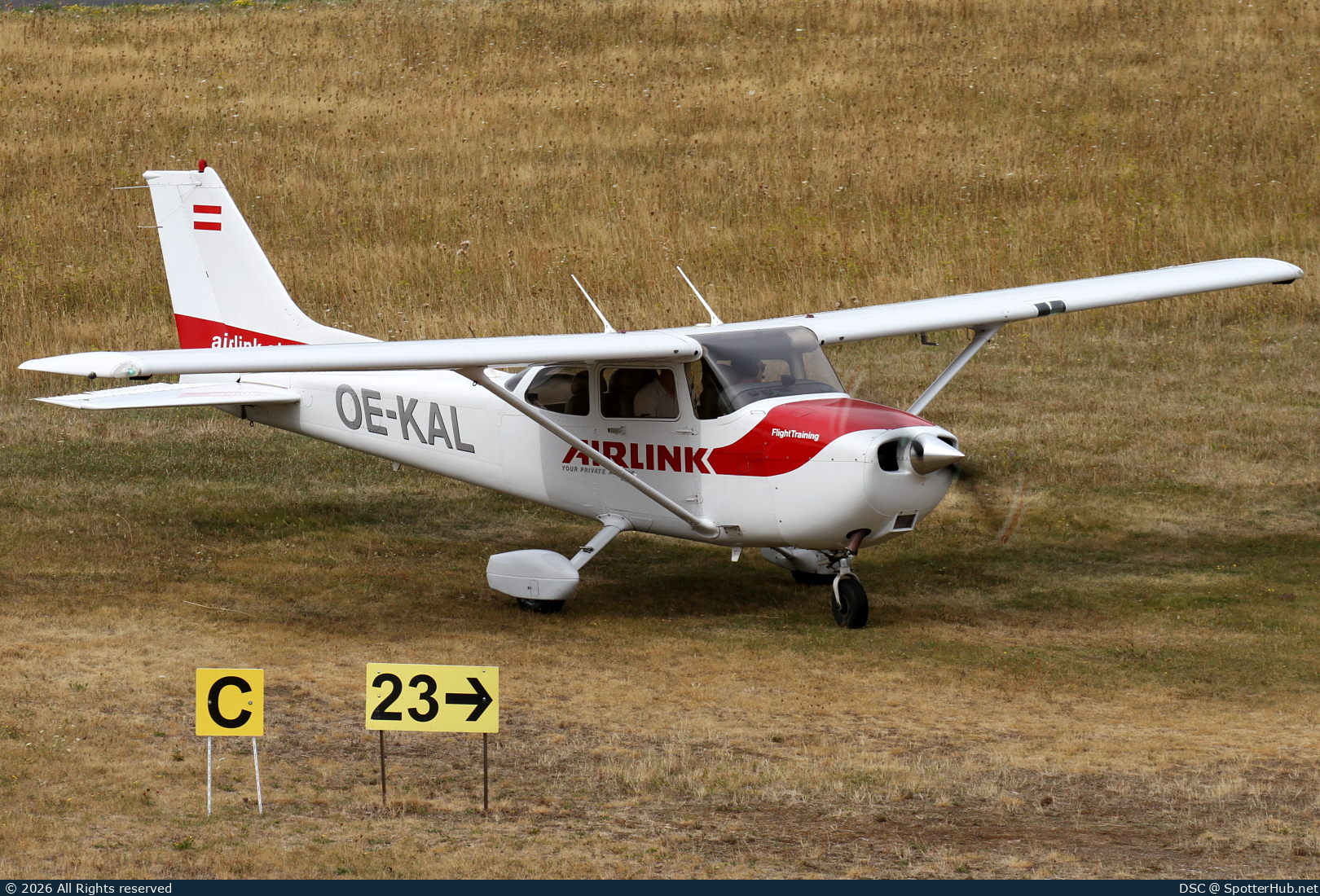 Photo of OE-KAL - Cessna 172S Skyhawk SP operated by AIRLINK Flying School