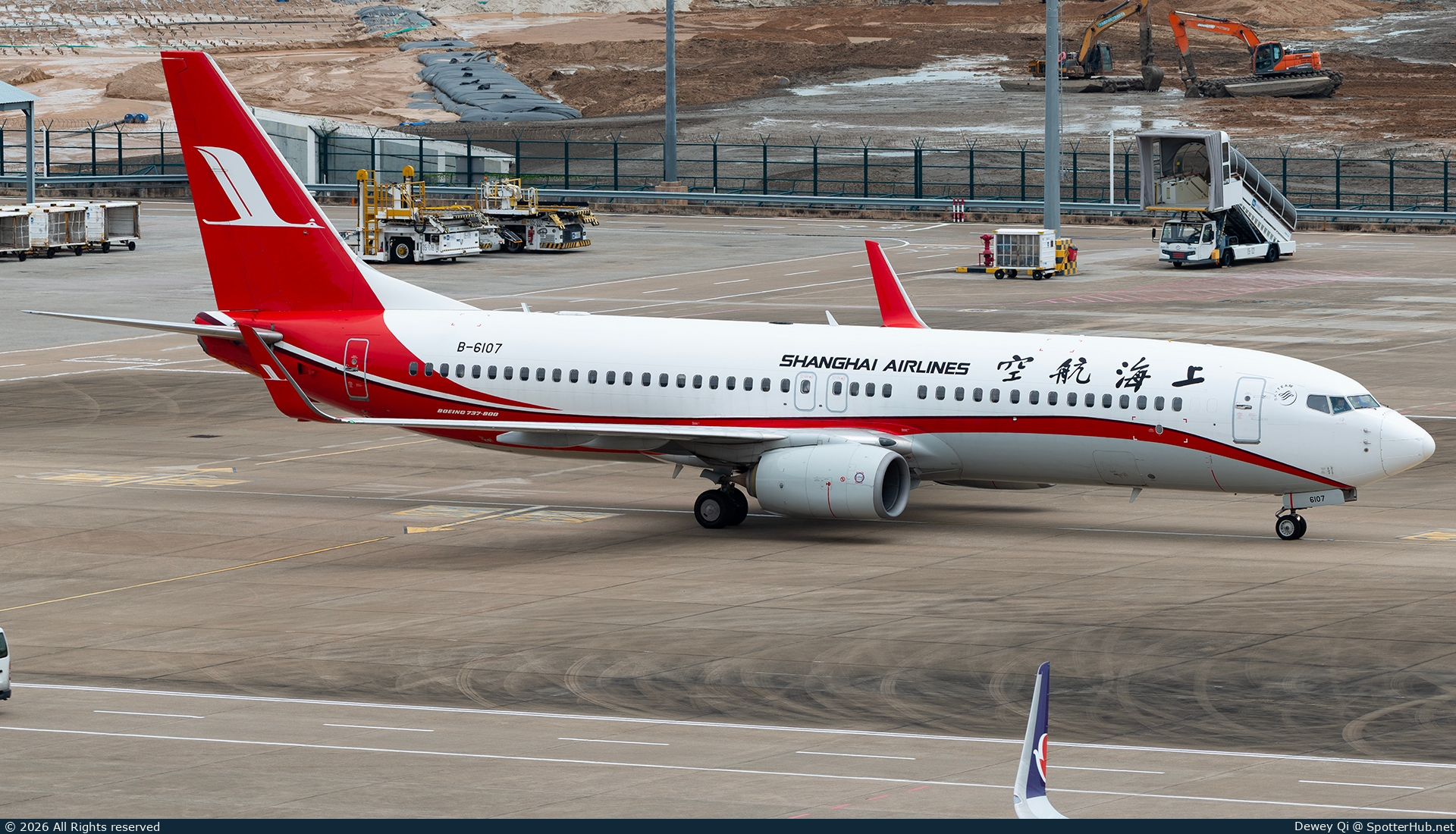 Photo of B-6107 - Boeing 737-89P operated by Shanghai Airlines
