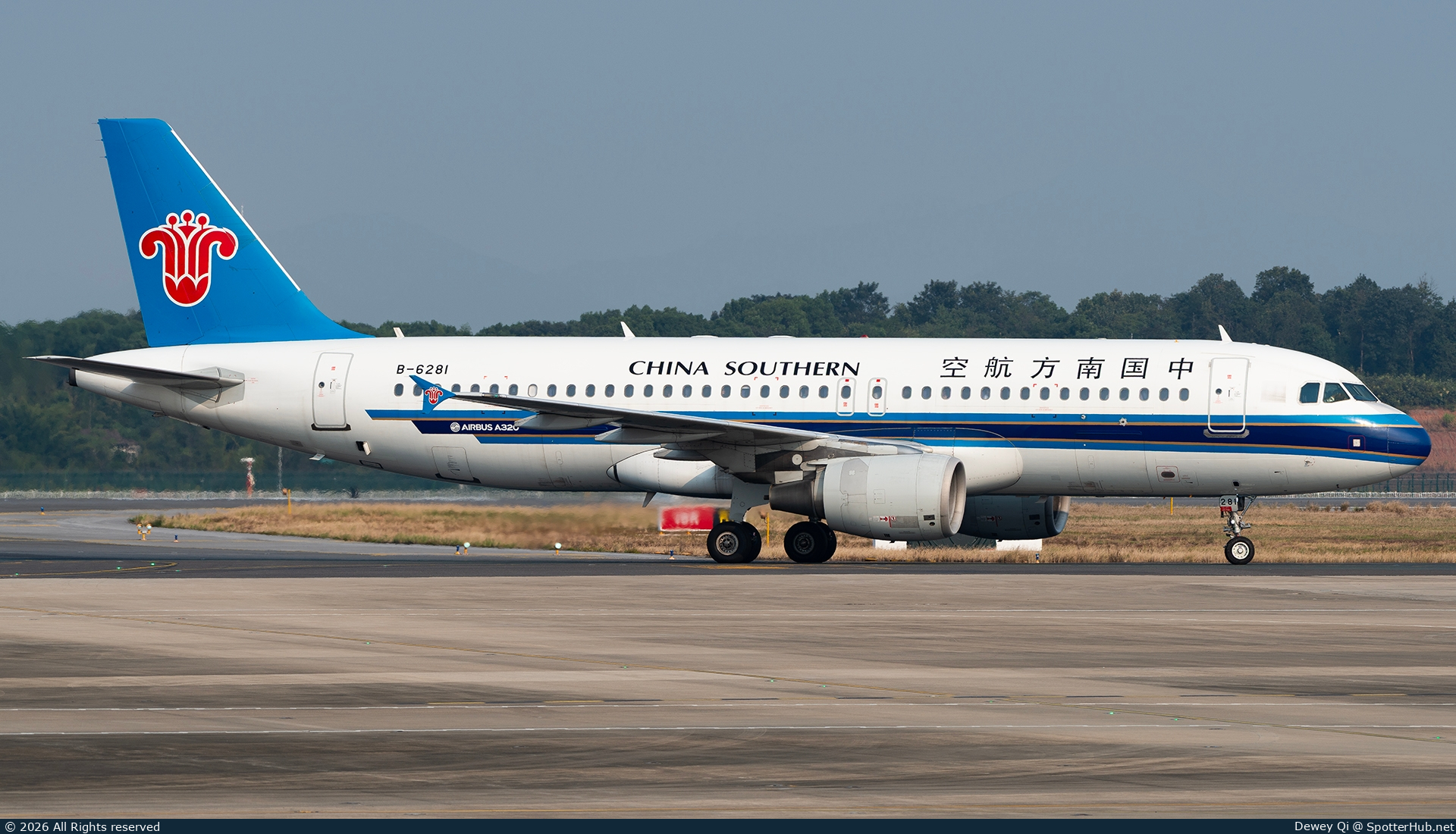 Photo of B-6281 - Airbus A320-214 operated by China Southern Airlines