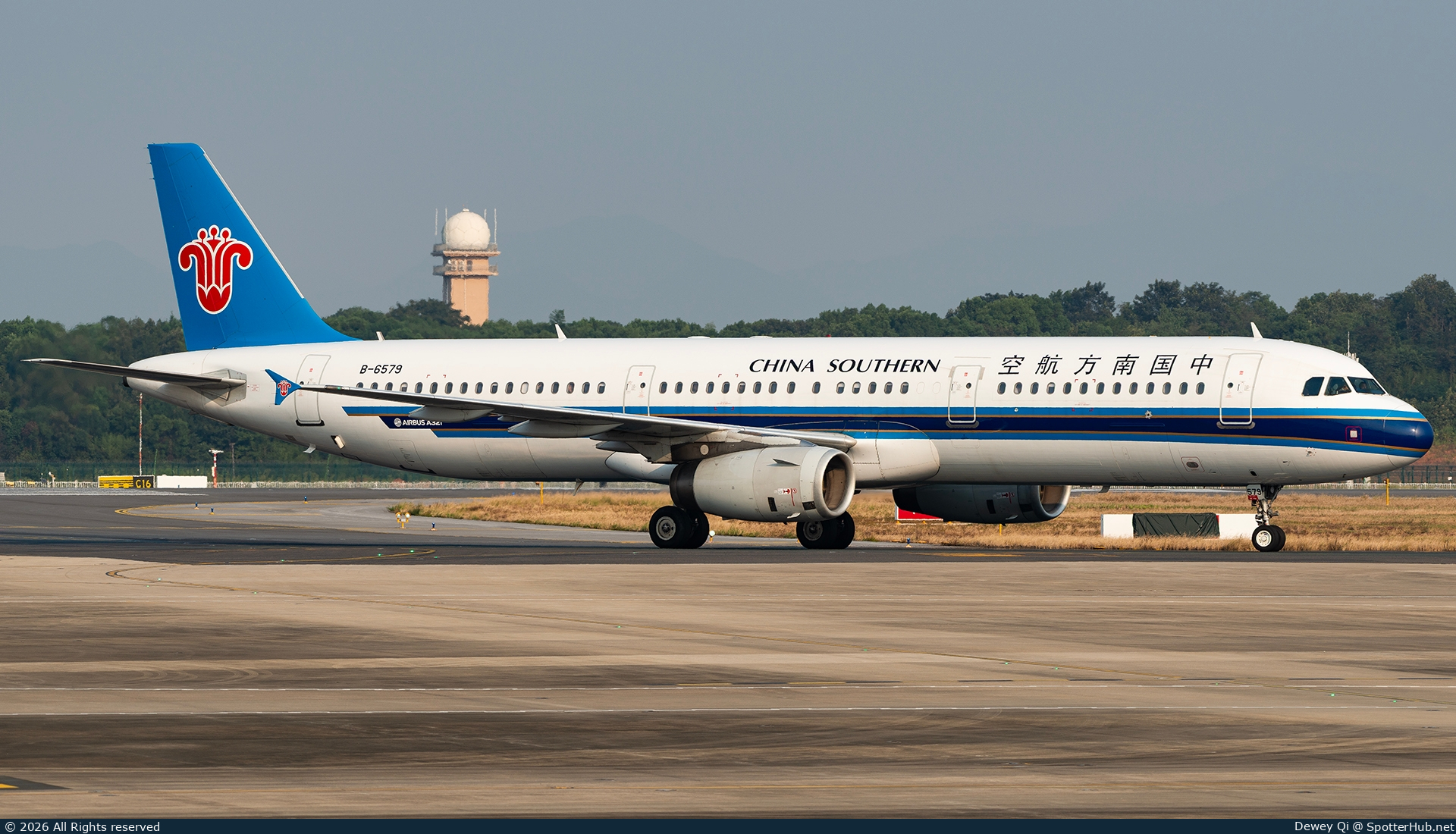 Photo of B-6579 - Airbus A321-231 operated by China Southern Airlines