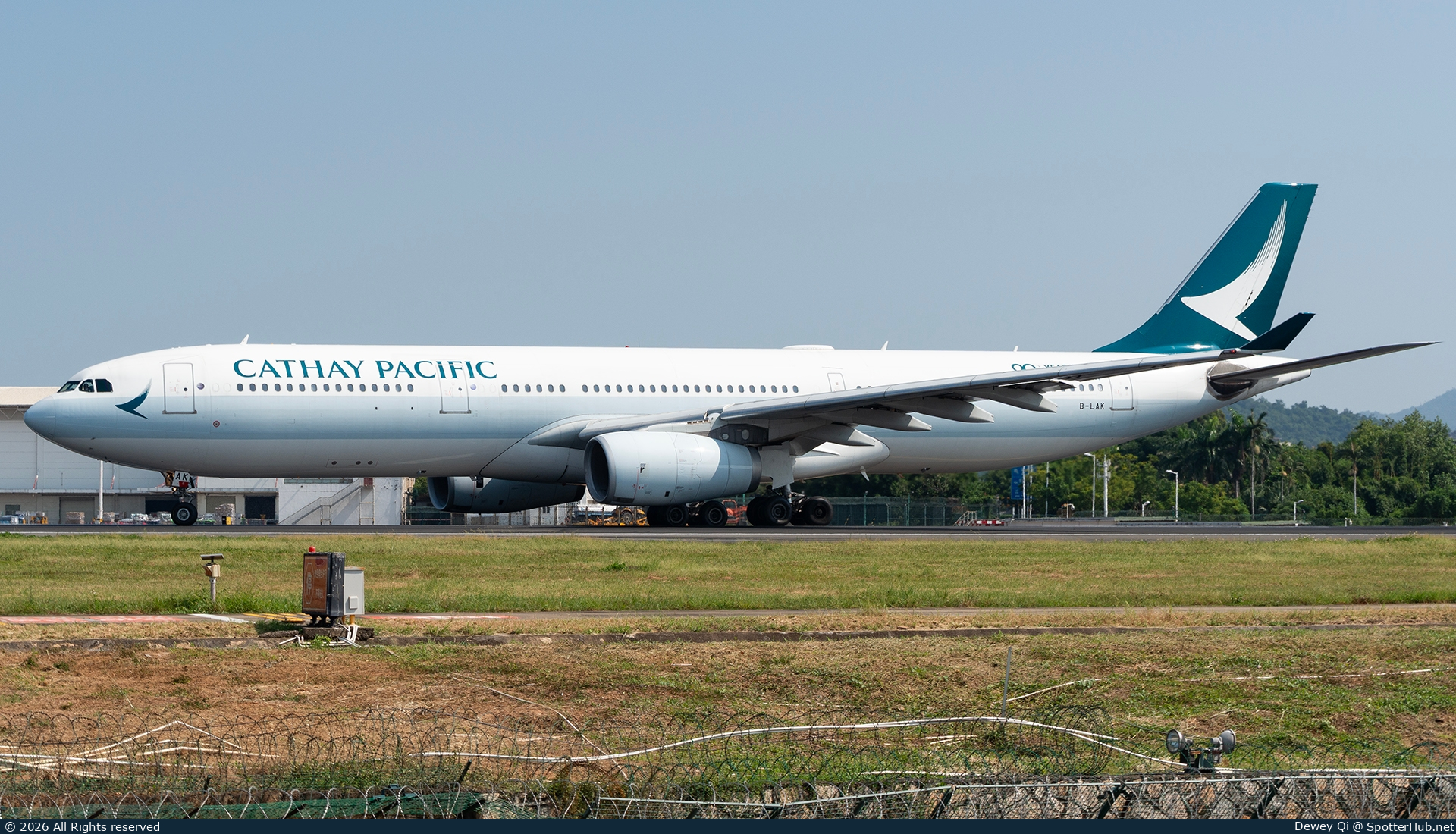 Photo of B-LAK - Airbus A330-343 operated by Cathay Pacific Airways