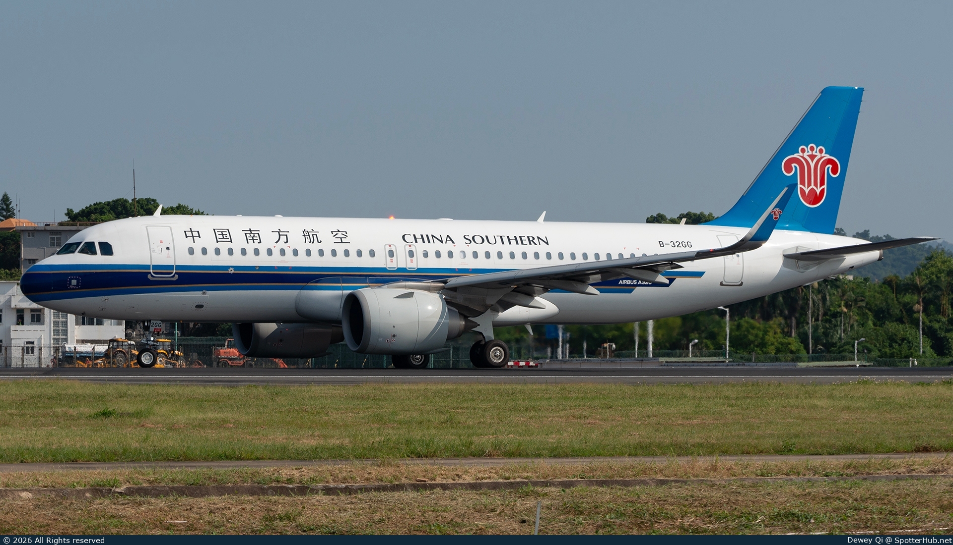 Photo of B-32GG - Airbus A320-251N operated by China Southern Airlines