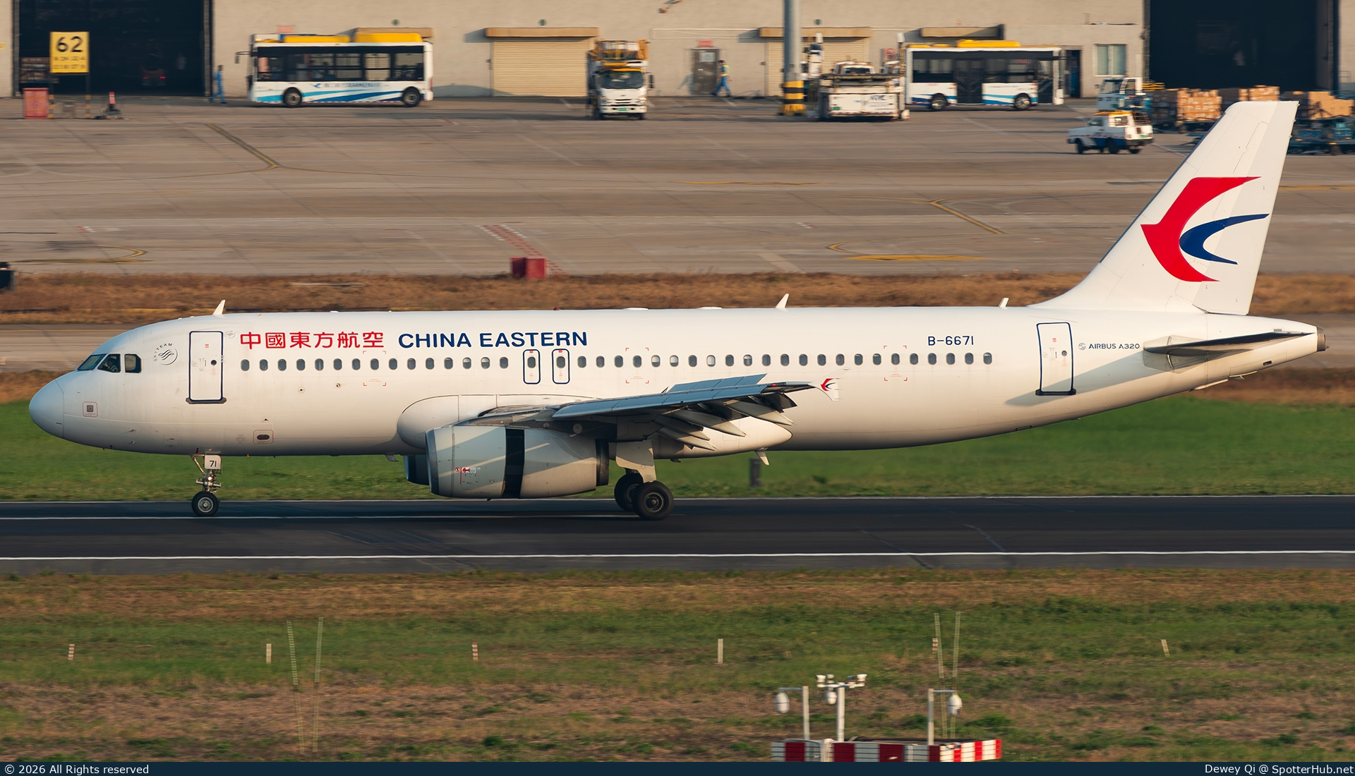 Photo of B-6671 - Airbus A320-232 operated by China Eastern Airlines