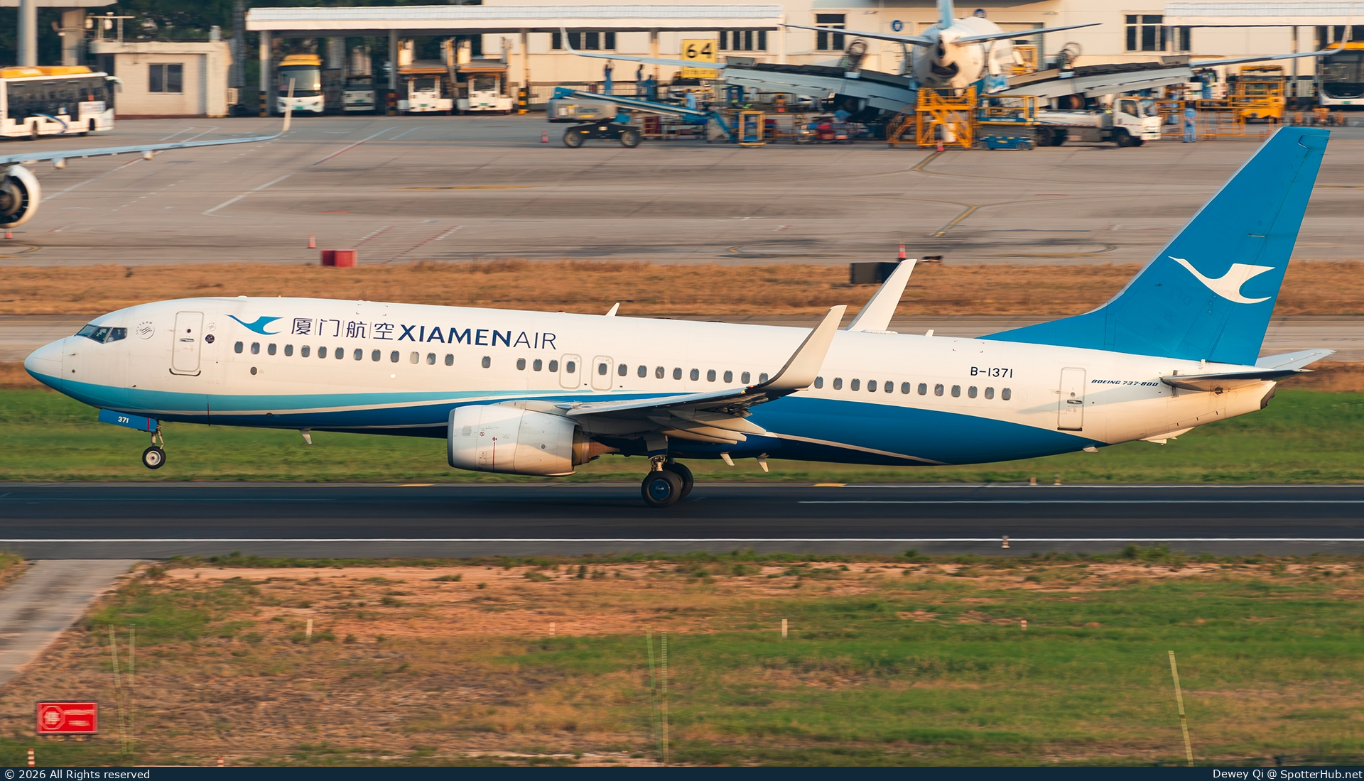 Photo of B-1371 - Boeing 737-85C operated by Xiamen Airlines
