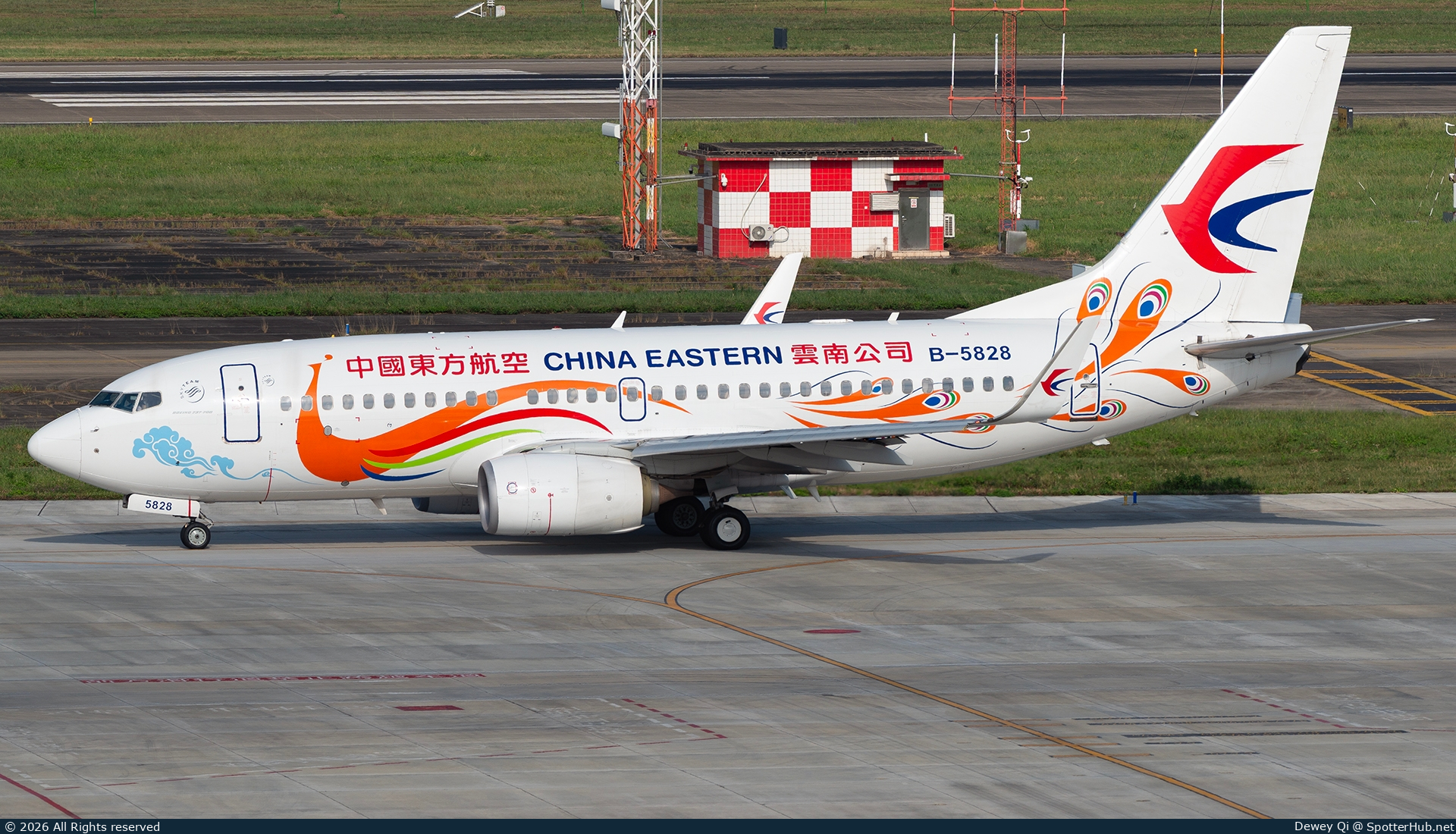 Photo of B-5828 - Boeing 737-79P operated by China Eastern Airlines