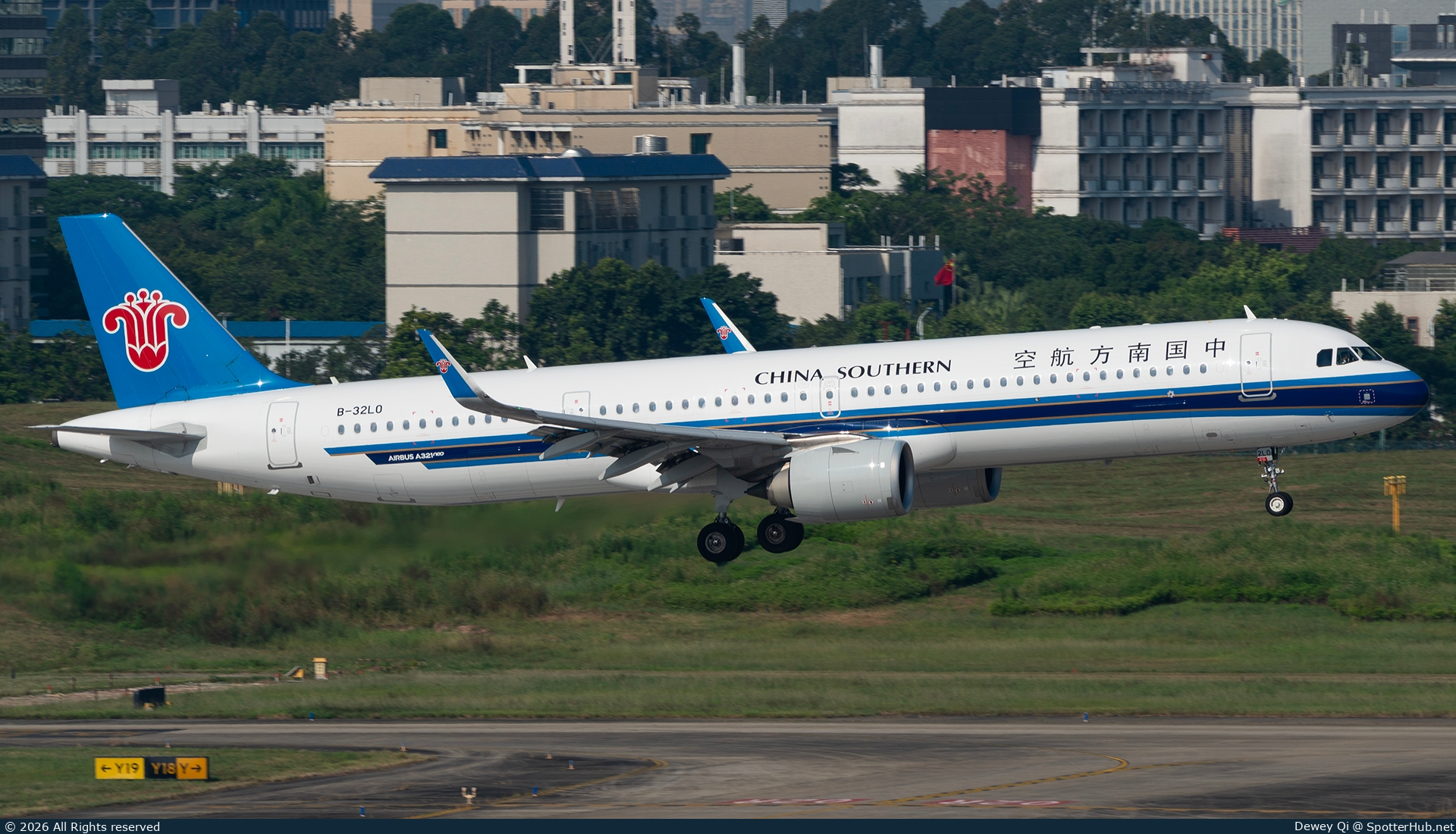 Photo of B-32L0 - Airbus A321-251NX operated by China Southern Airlines