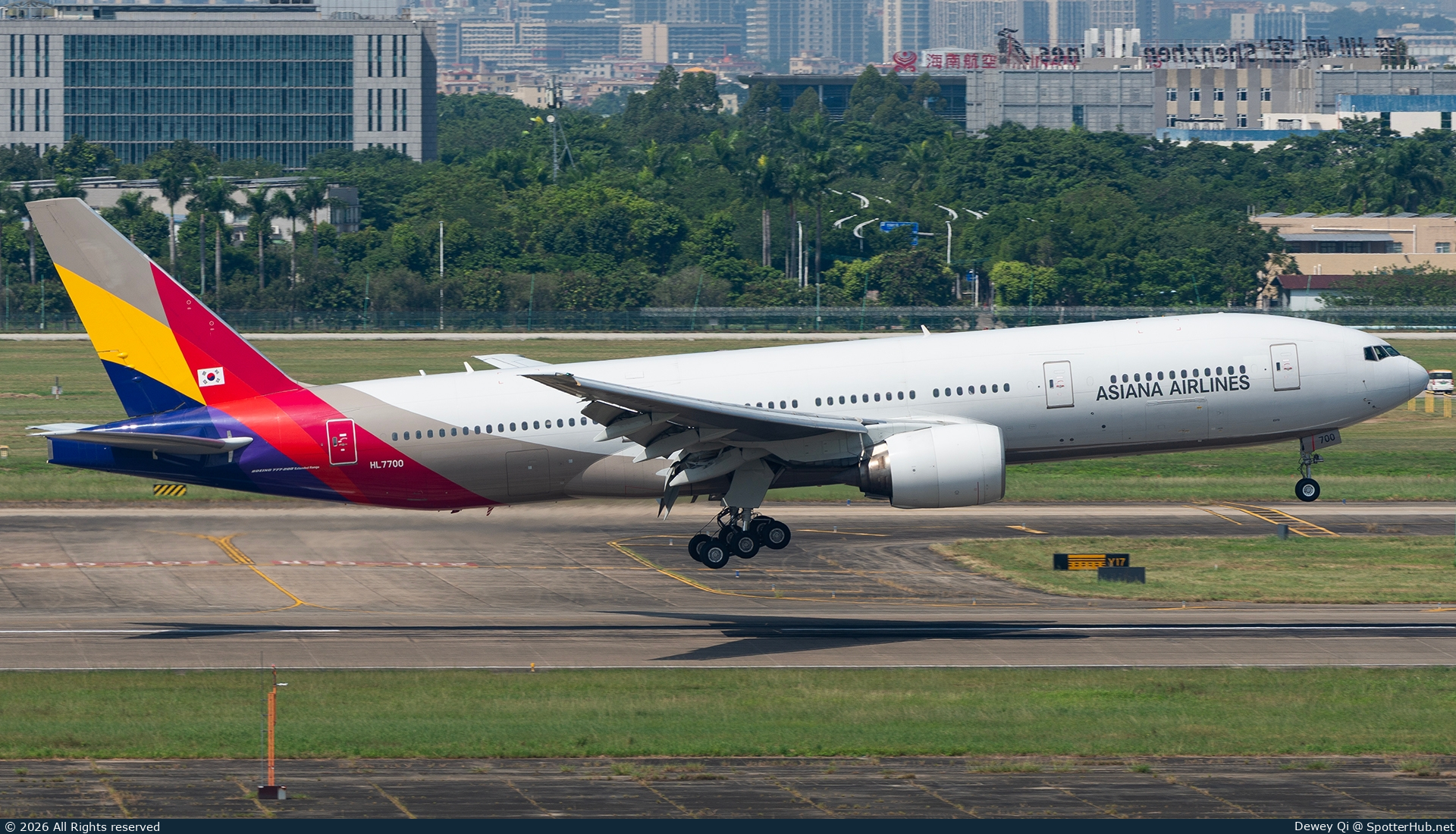 Photo of HL7700 - Boeing 777-28E(ER) operated by Asiana Airlines