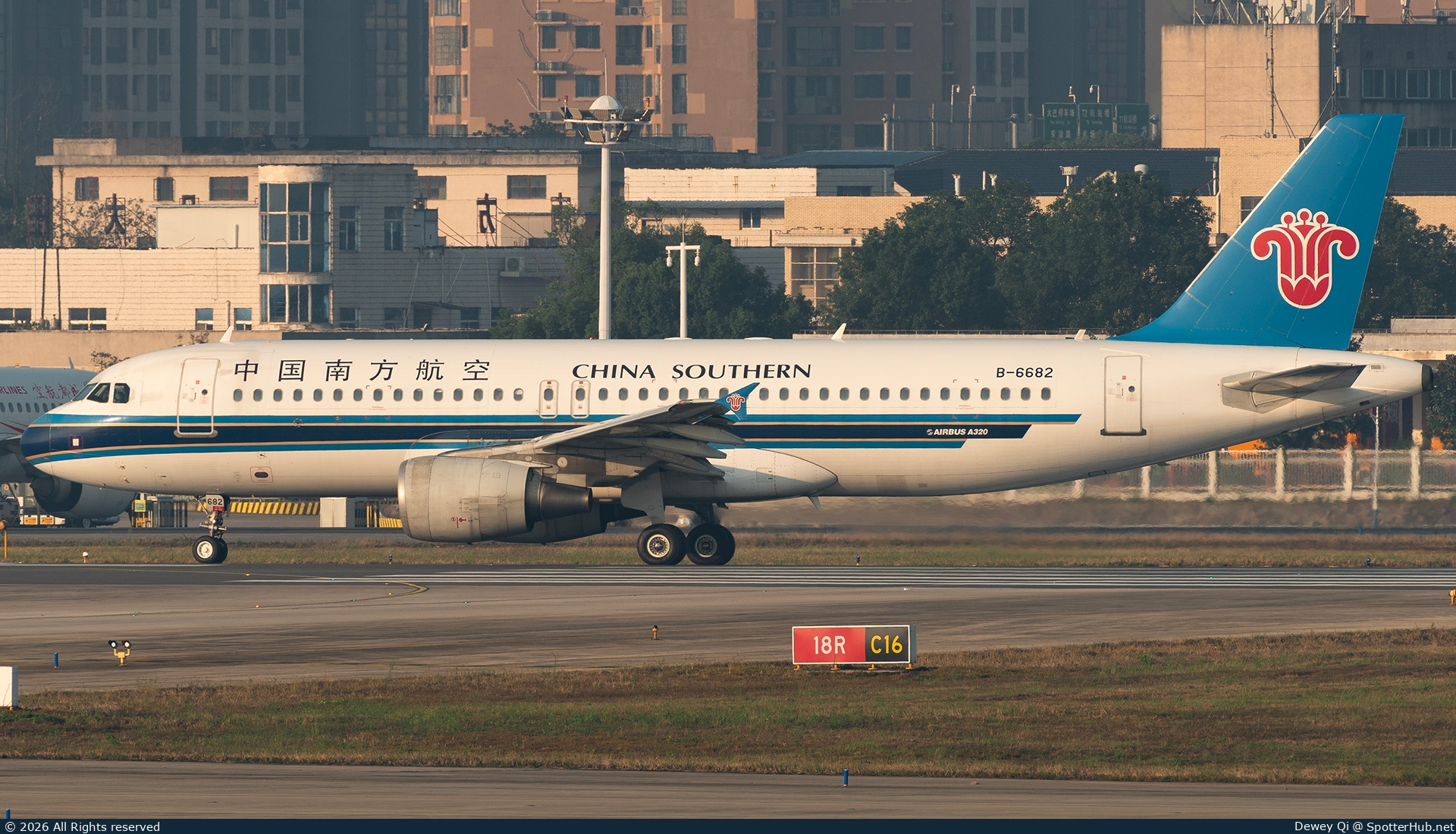 Photo of B-6682 - Airbus A320-214 operated by China Southern Airlines