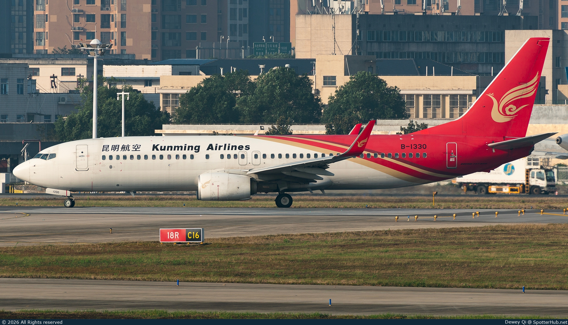 Photo of B-1330 - Boeing 737-87L operated by Kunming Airlines