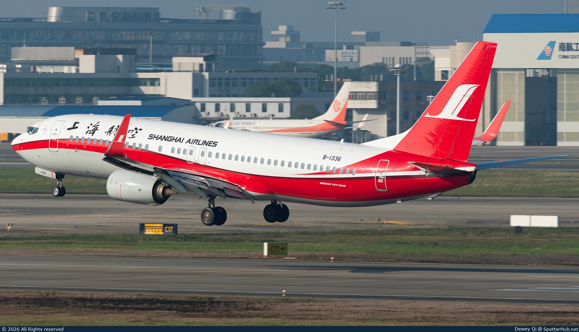 Photo of B-1336 - Boeing 737-89P operated by Shanghai Airlines