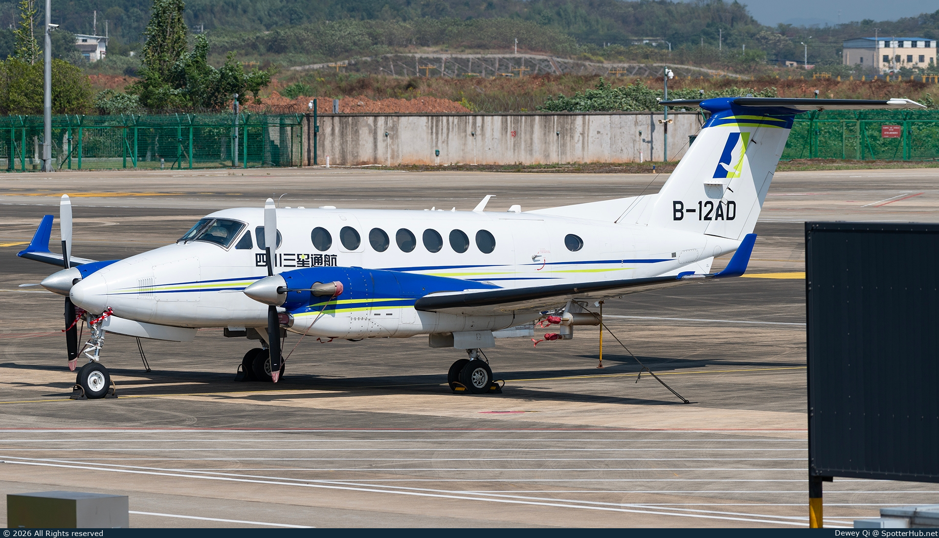 Photo of B-12AD - Beechcraft B300C Super King Air 360C operated by Sichuan Tri-star General Aviation
