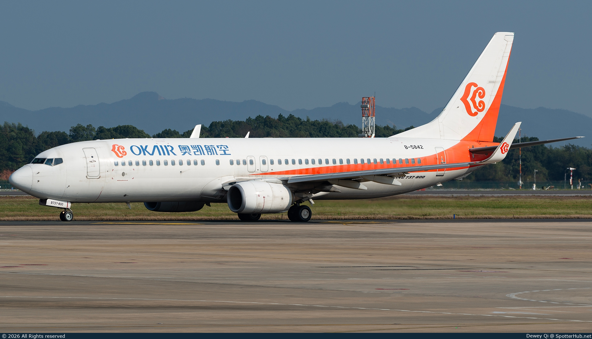 Photo of B-5842 - Boeing 737-86N operated by OK Air