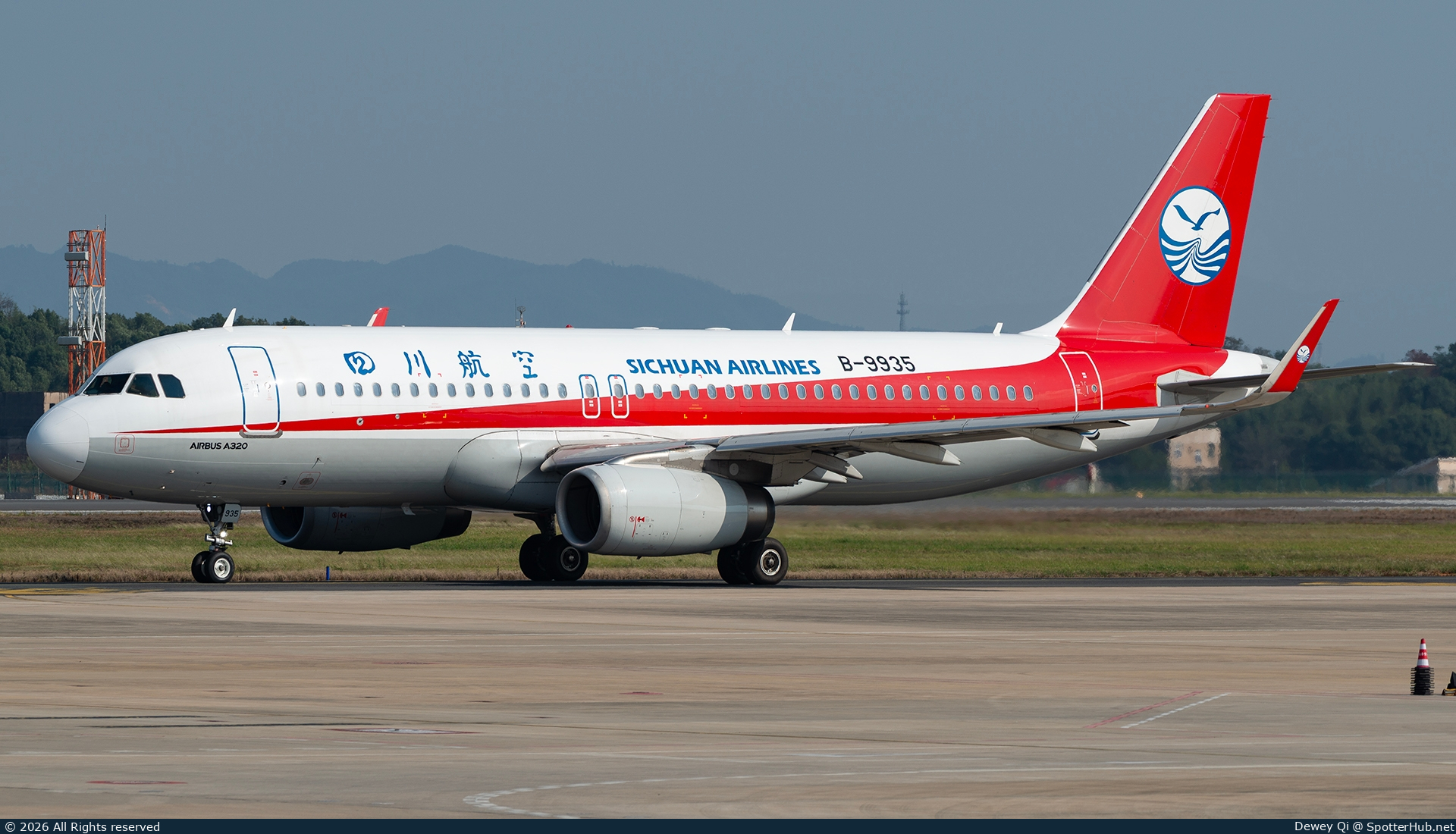 Photo of B-9935 - Airbus A320-232 operated by Sichuan Airlines