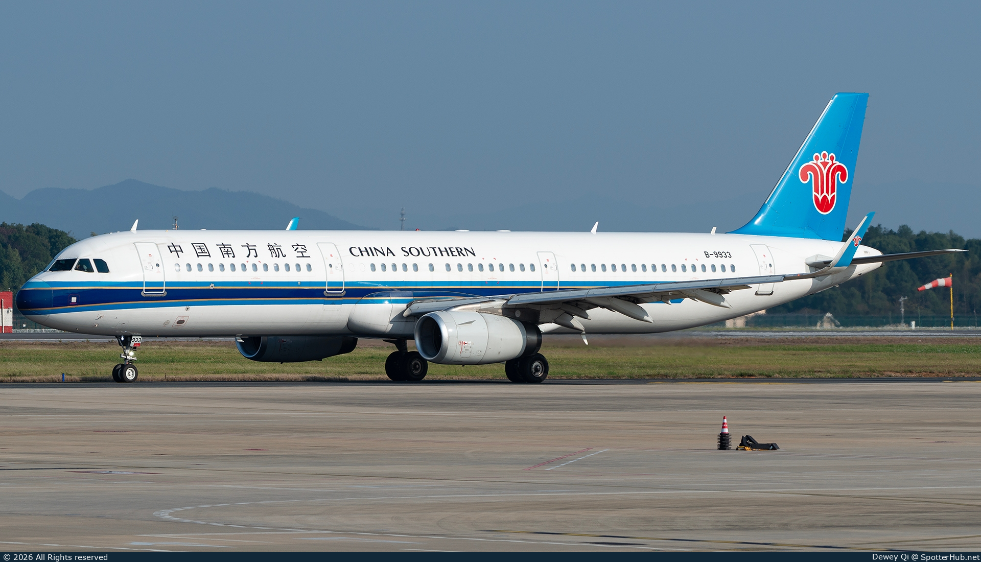 Photo of B-9933 - Airbus A321-231 operated by China Southern Airlines