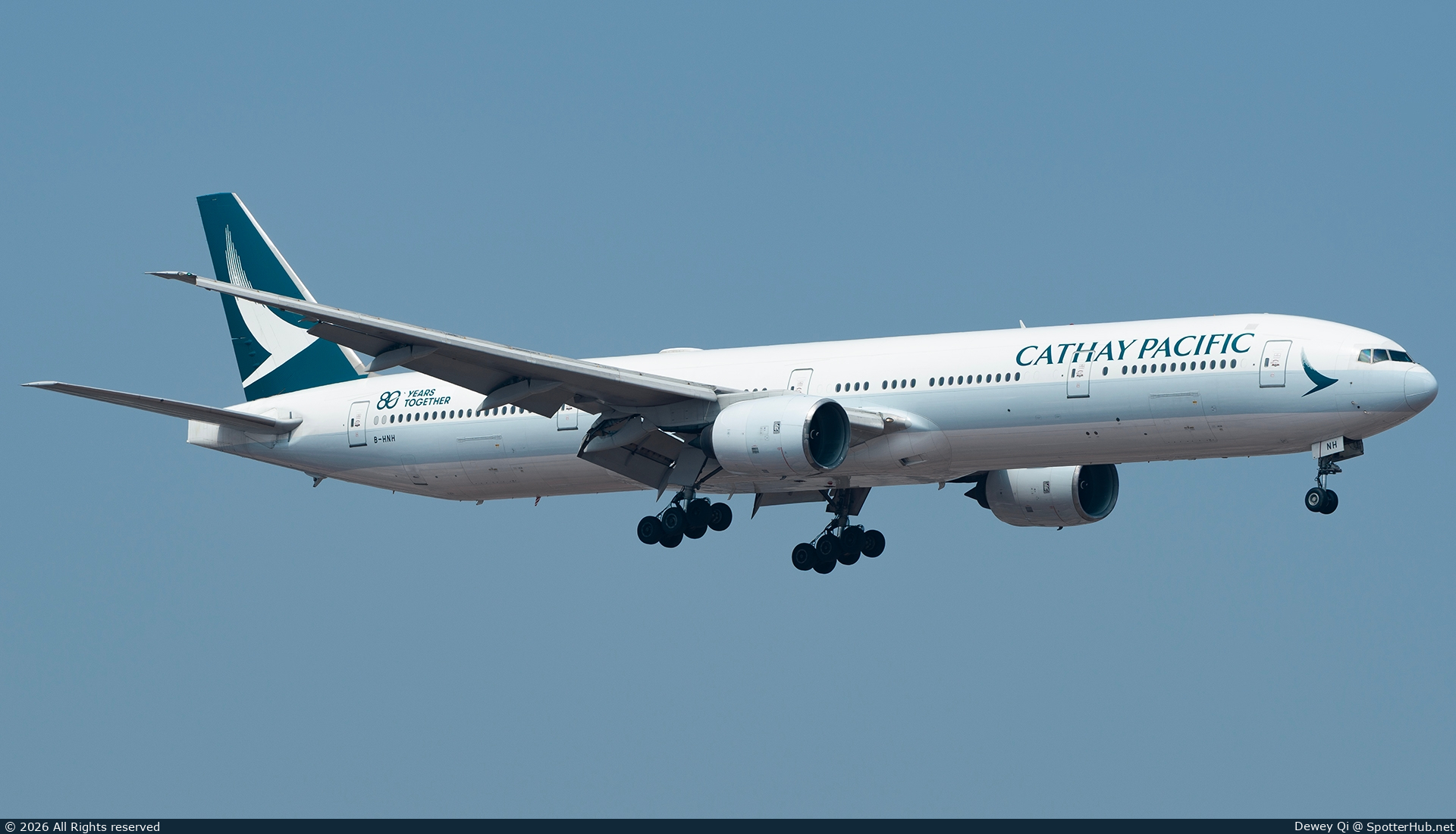Photo of B-HNH - Boeing 777-367 operated by Cathay Pacific Airways