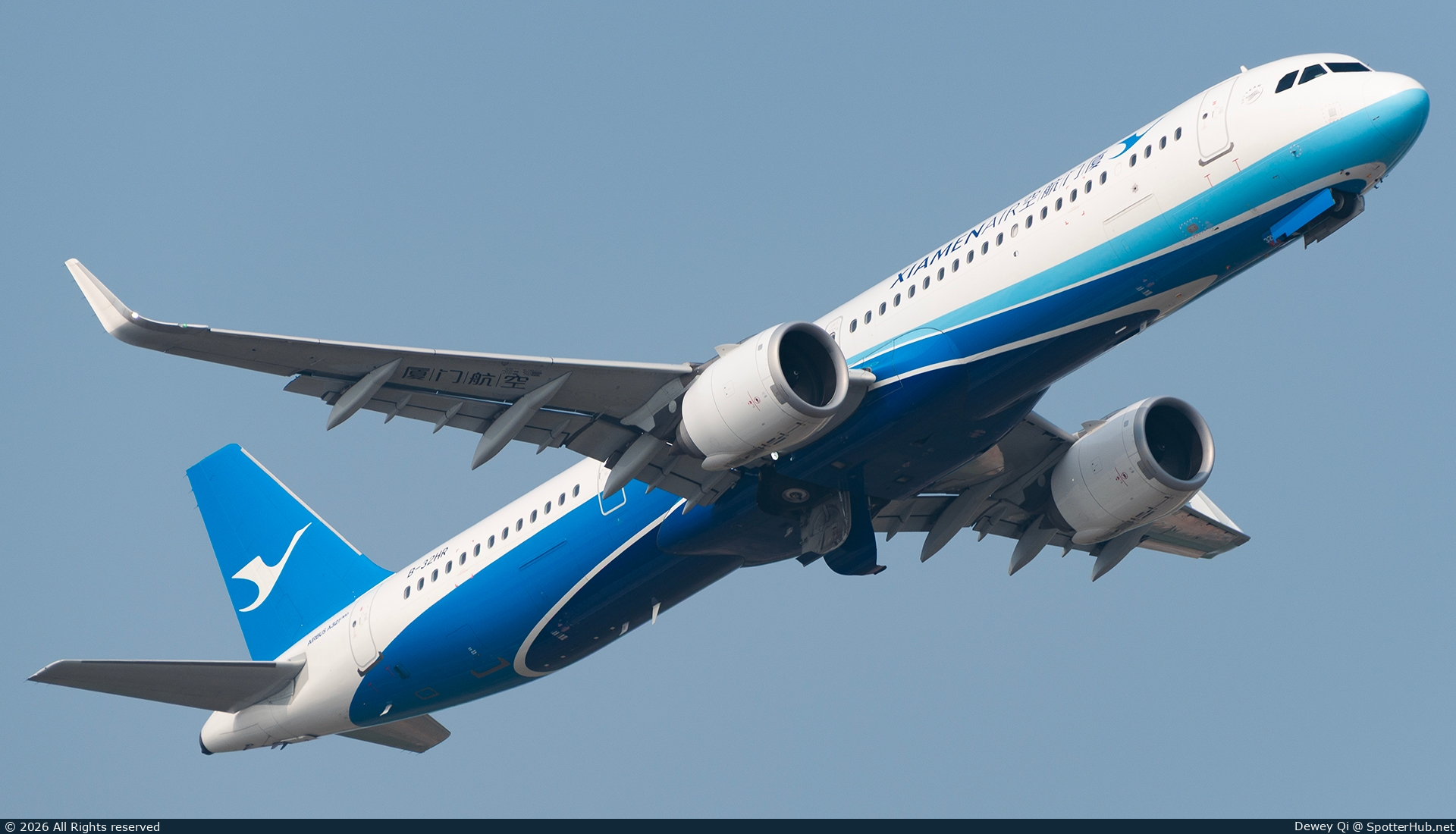 Photo of B-32HR - Airbus A321-252NX operated by Xiamen Airlines