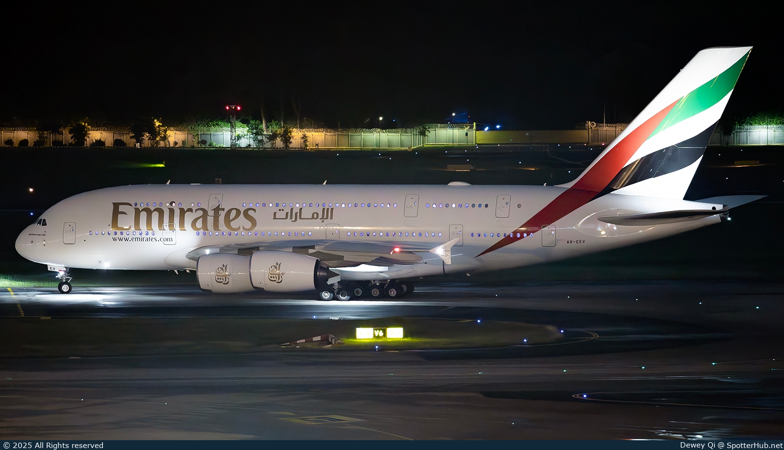 Photo of A6-EEV - Airbus A380-861 operated by Emirates