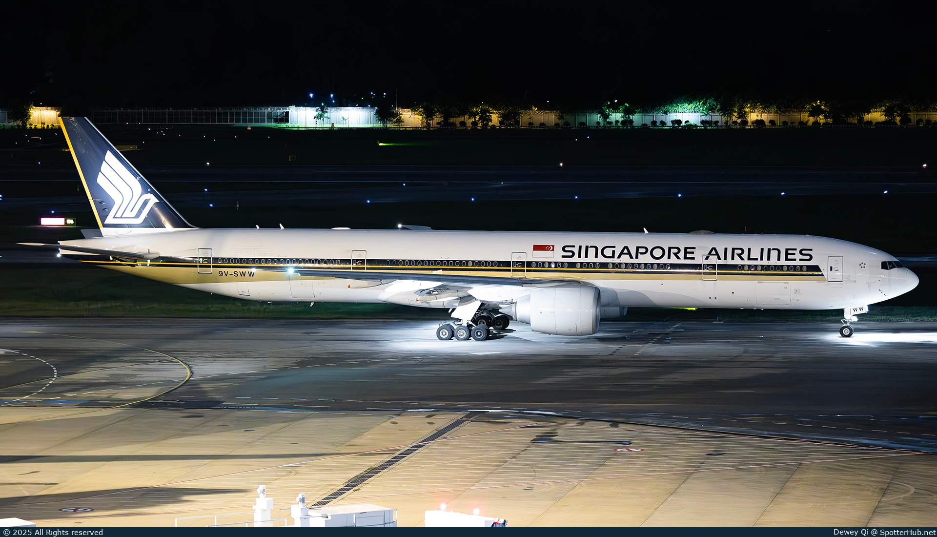 Photo of 9V-SWW - Boeing 777-312(ER) operated by Singapore Airlines