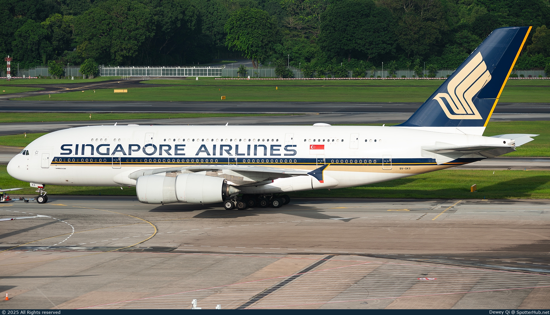 Photo of 9V-SKS - Airbus A380-841 operated by Singapore Airlines