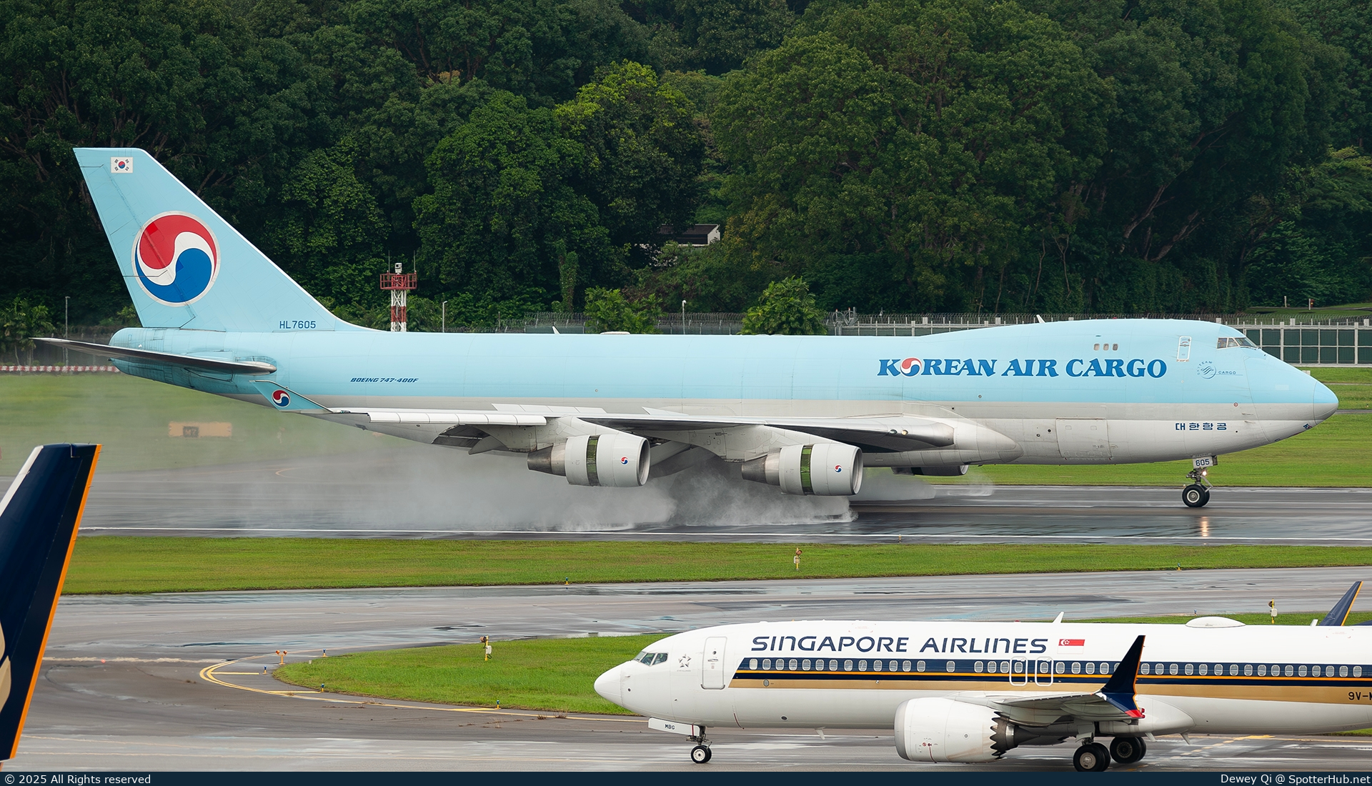Photo of HL7605 - Boeing 747-4B5F(ER) operated by Korean Air Cargo