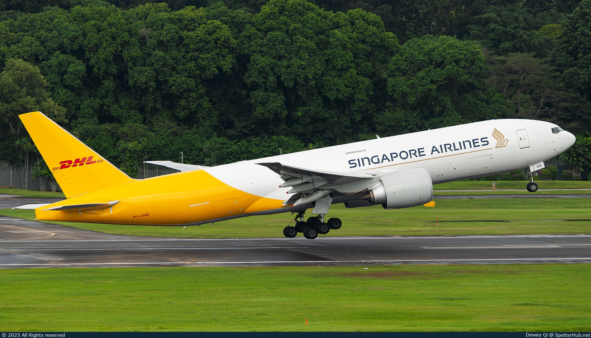 Photo of 9V-DHD - Boeing 777-F operated by Singapore Airlines Cargo