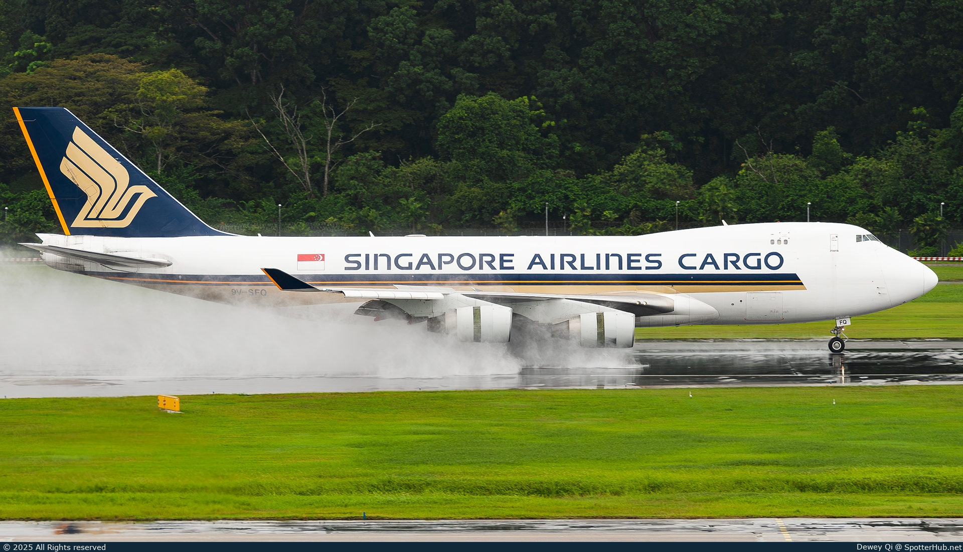 Photo of 9V-SFQ - Boeing 747-412F operated by Singapore Airlines Cargo