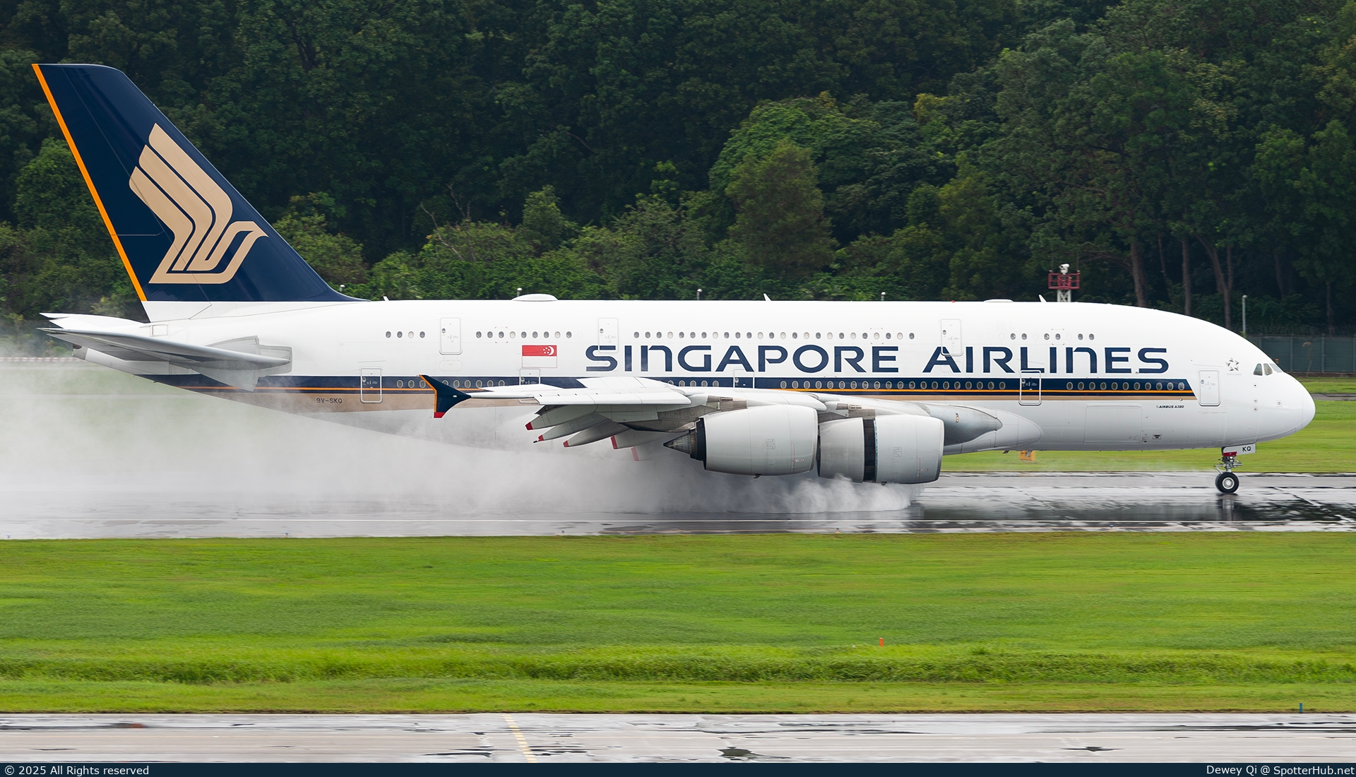 Photo of 9V-SKQ - Airbus A380-841 operated by Singapore Airlines