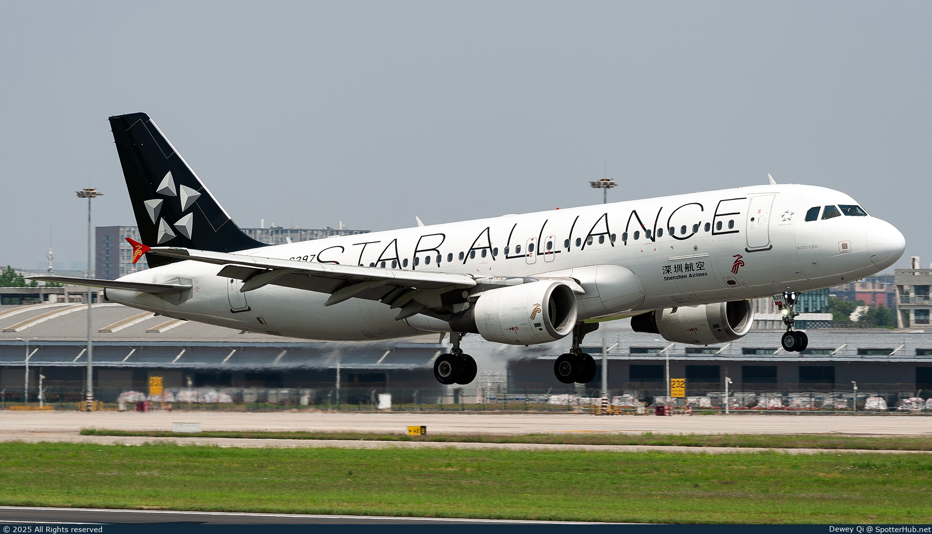 Photo of B-6297 - Airbus A320-214 operated by Shenzhen Airlines