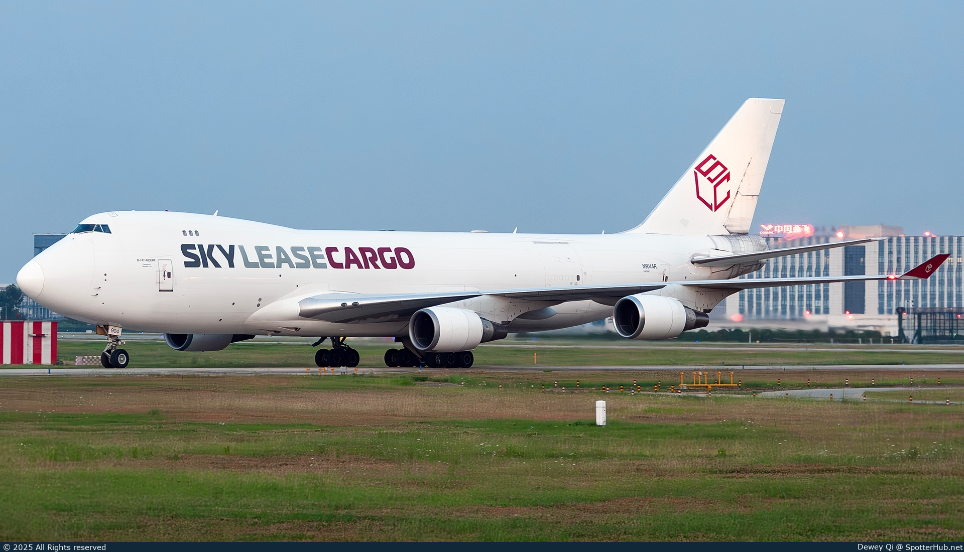 Photo of N904AR - Boeing 747-428F(ER) operated by Sky Lease Cargo
