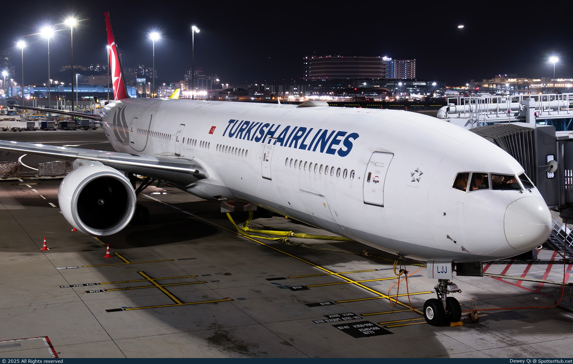 Photo of TC-LJJ - Boeing 777-3F2(ER) operated by Turkish Airlines