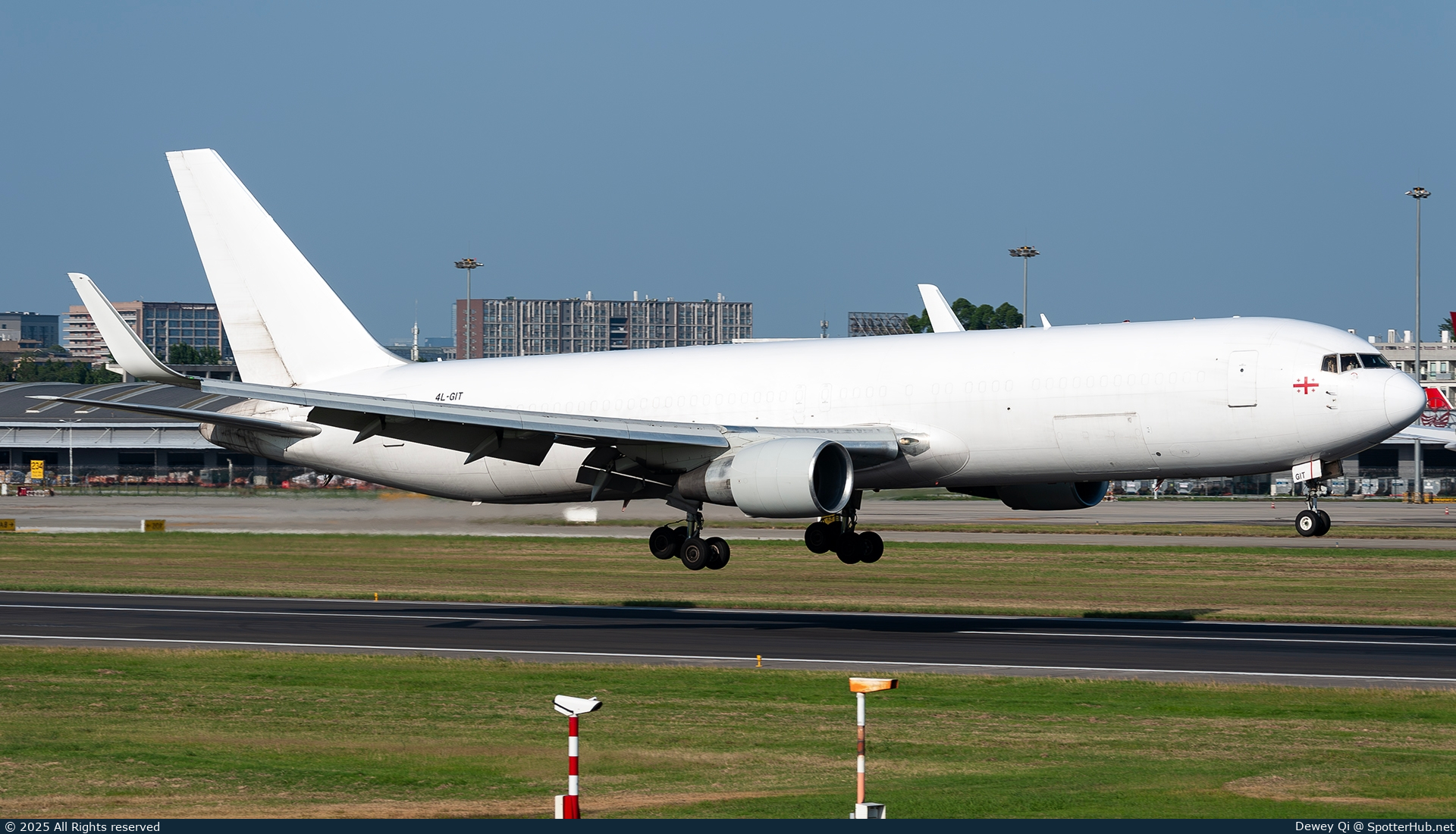 Photo of 4L-GIT - Boeing 767-333(ER)(BDSF) operated by Georgian Airlines