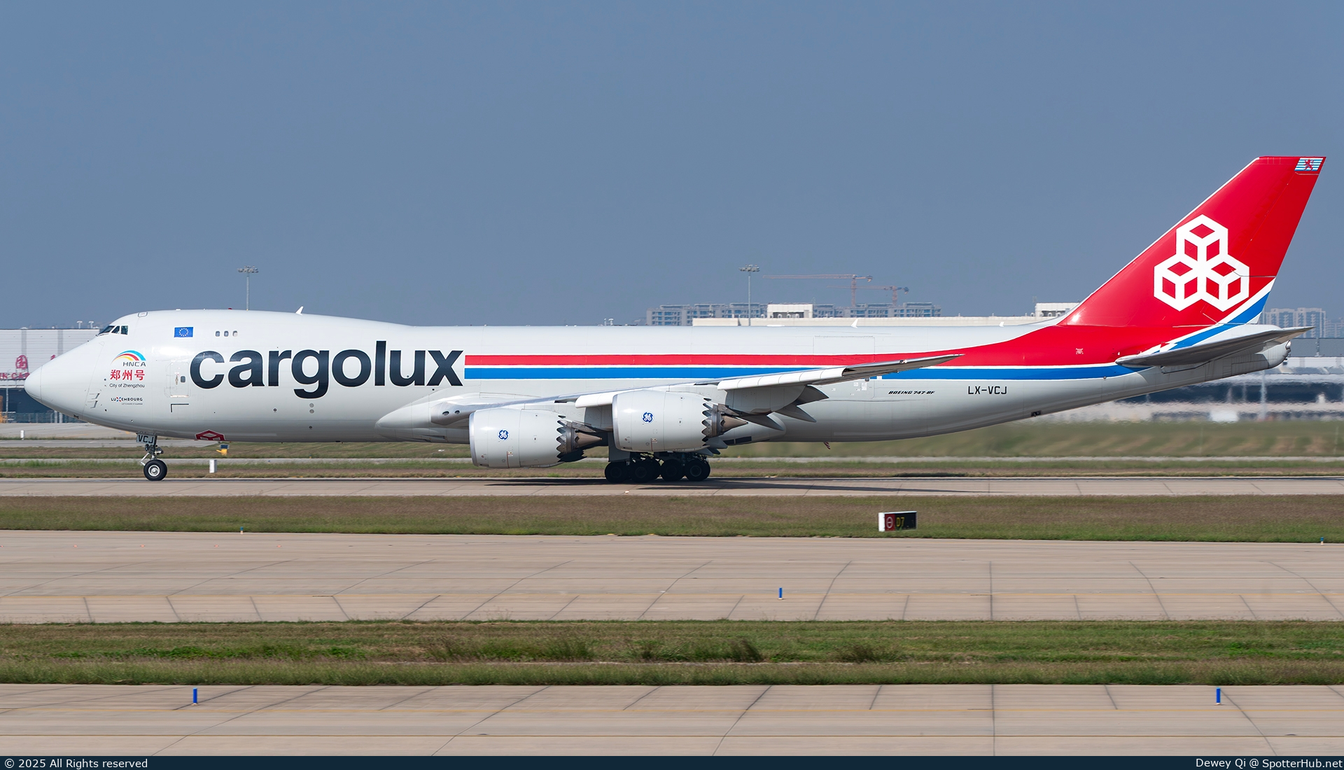 Photo of LX-VCJ - Boeing 747-8R7F operated by Cargolux