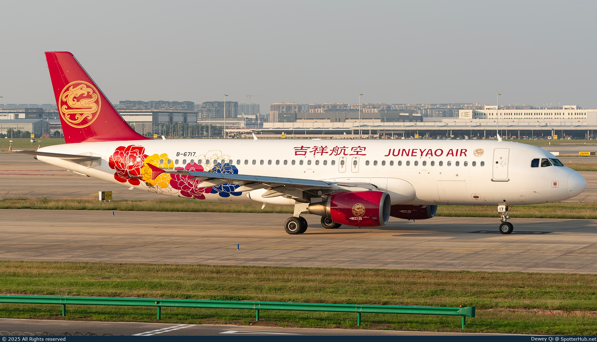 Photo of B-6717 - Airbus A320-214 operated by Juneyao Air