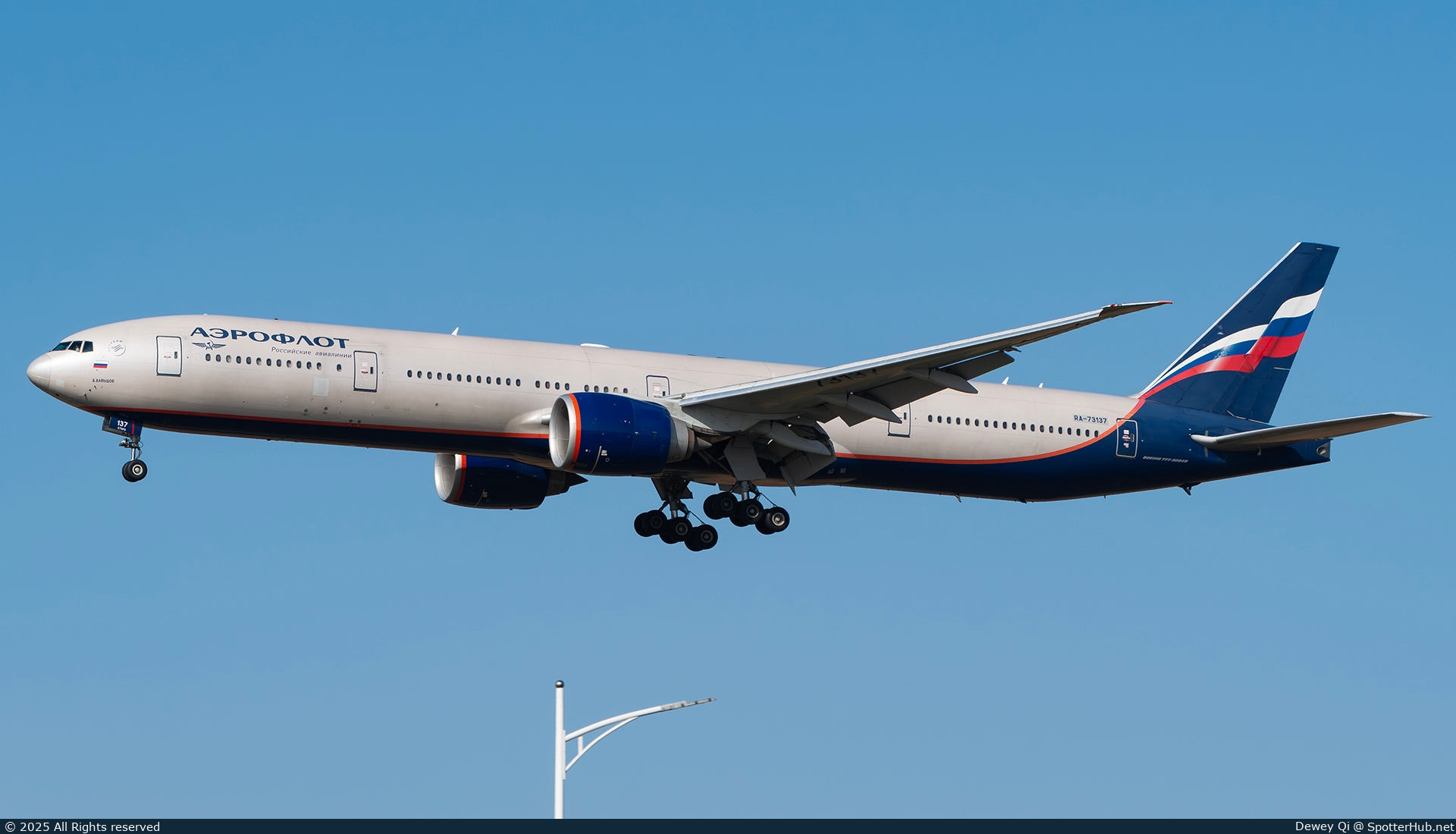 Photo of RA-73137 - Boeing 777-3M0(ER) operated by Aeroflot