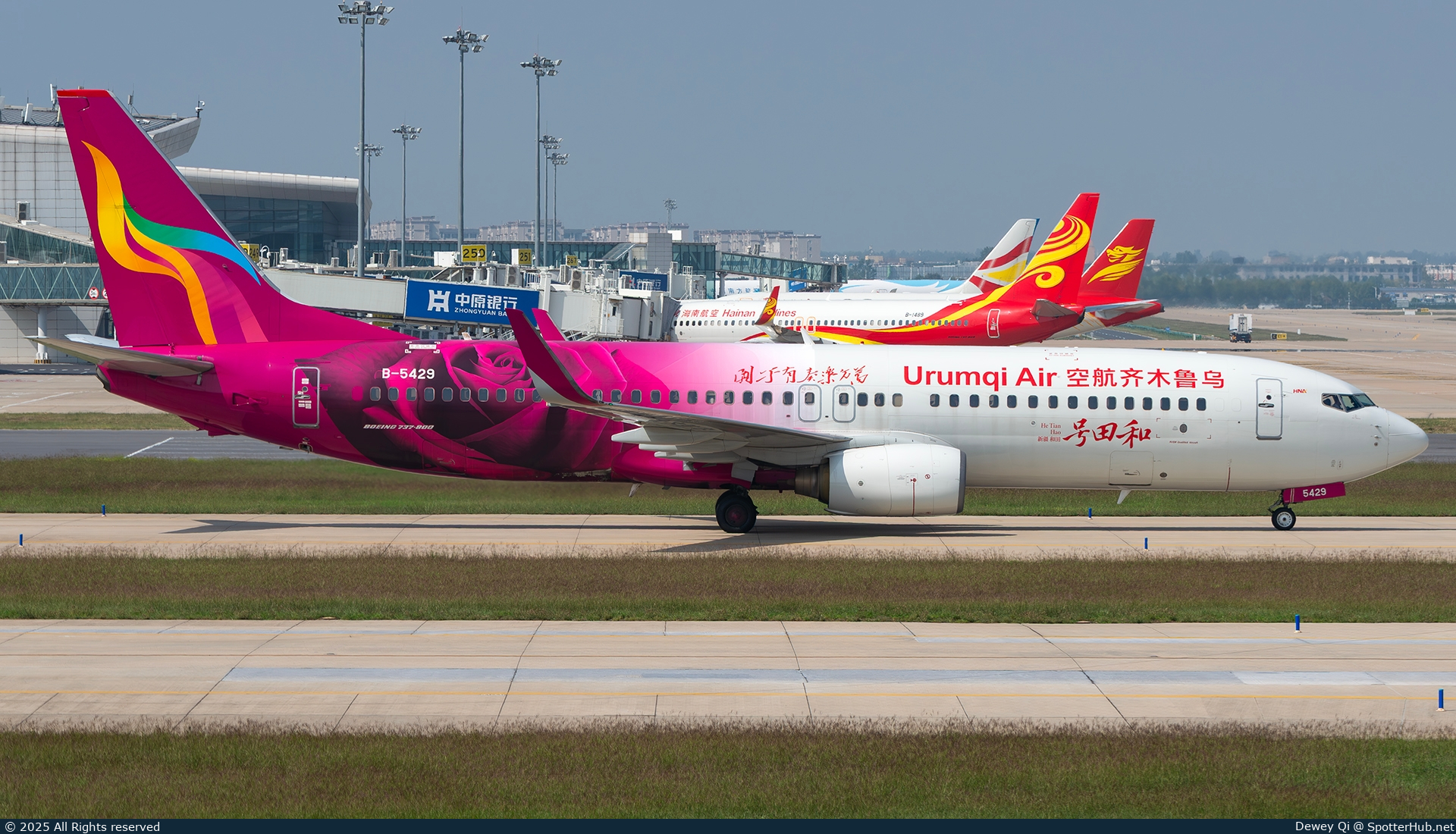 Photo of B-5429 - Boeing 737-86N operated by Urumqi Air