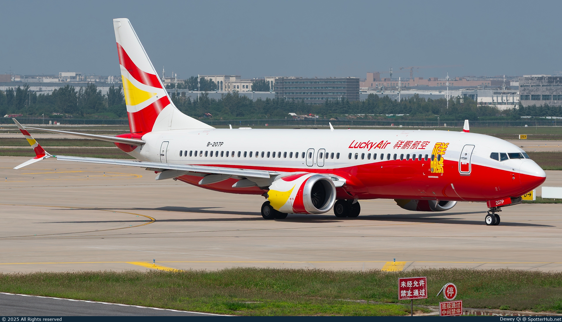 Photo of B-207P - Boeing 737 MAX 8 operated by Lucky Air