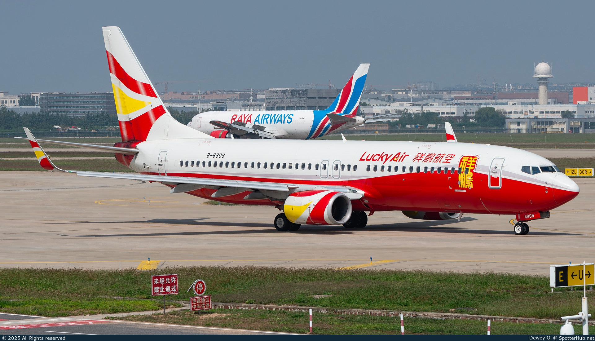 Photo of B-6809 - Boeing 737-86N operated by Lucky Air