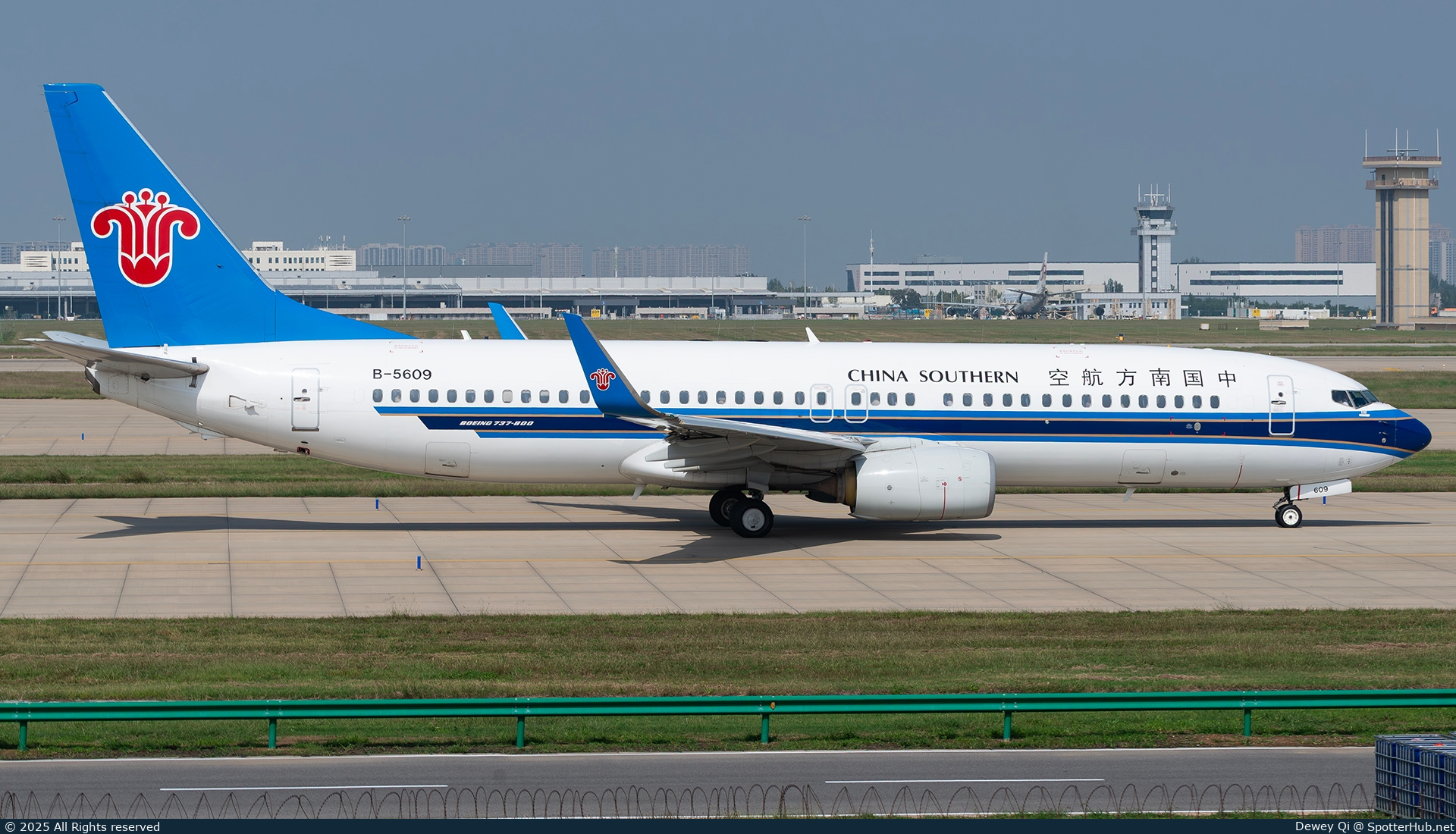 Photo of B-5609 - Boeing 737-81B operated by China Southern Airlines
