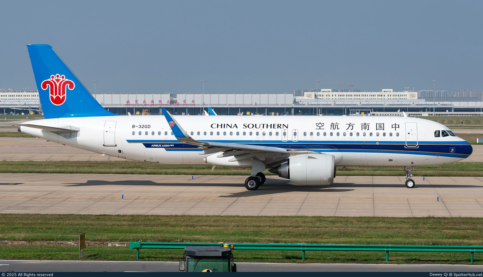Photo of B-32GD - Airbus A320-251N operated by China Southern Airlines